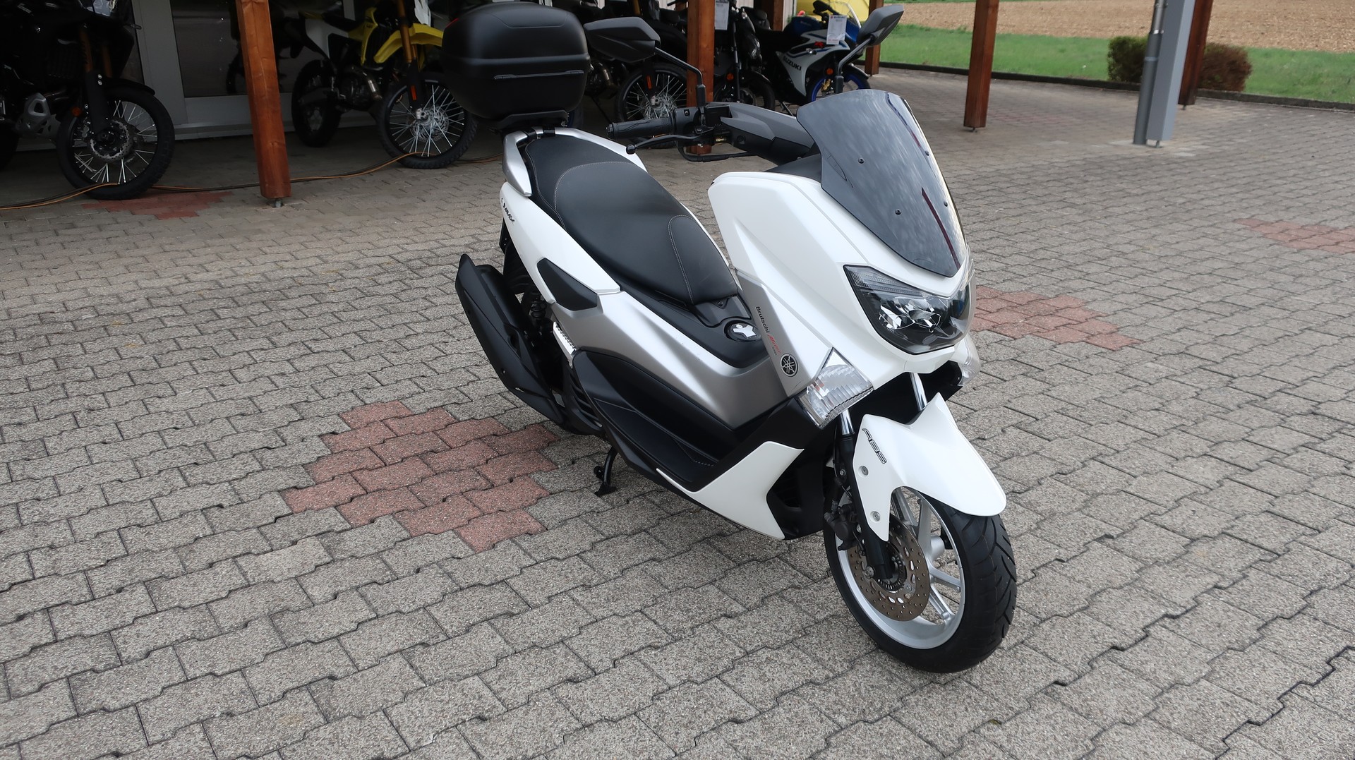 YAMAHA N-Max GPD 125A ABS-showroom-element-2