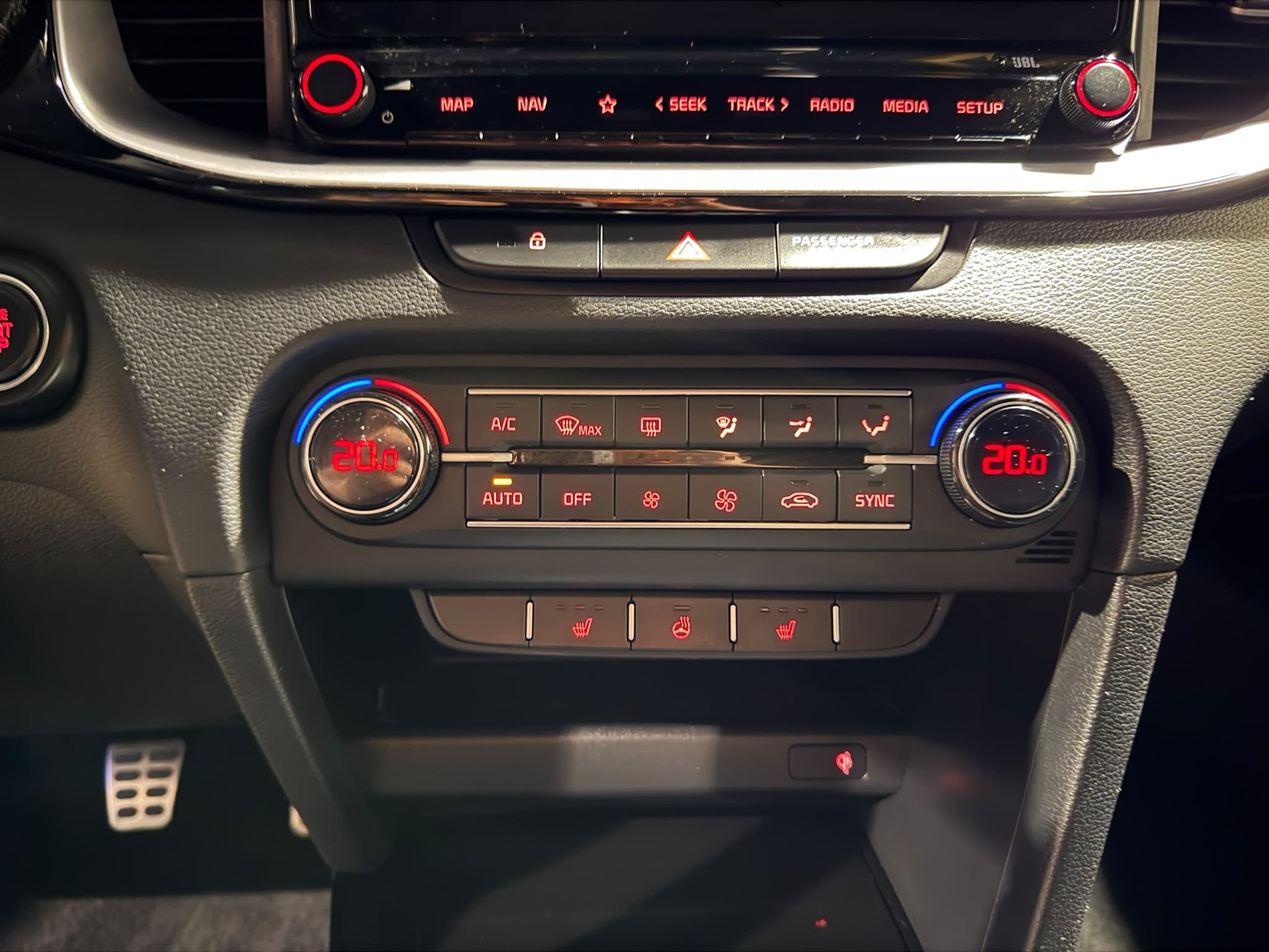 KIA XCeed 1.5 T-GDi MHEV Black Edition-image-19