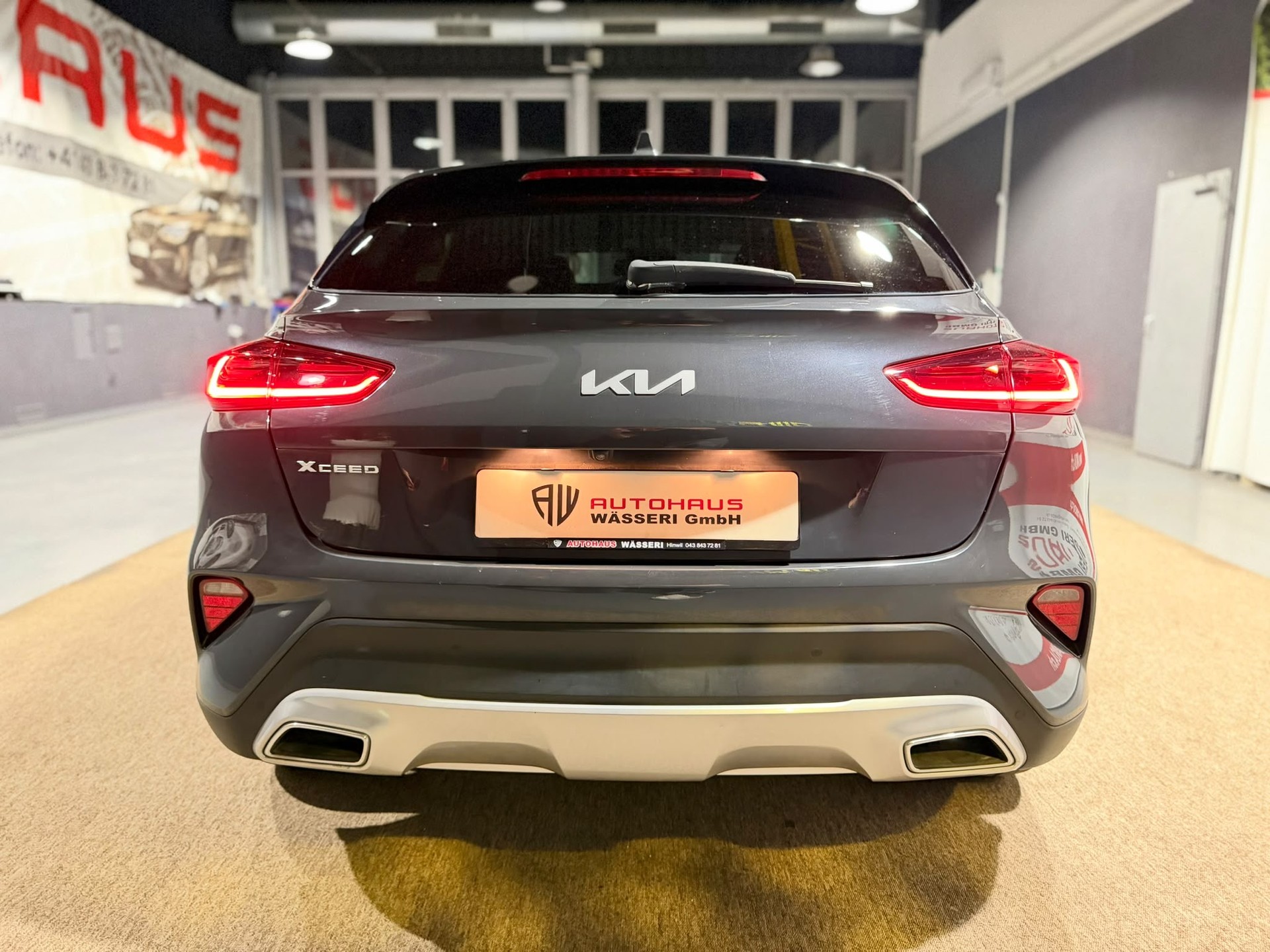 KIA XCeed 1.5 T-GDi MHEV Black Edition-image-3