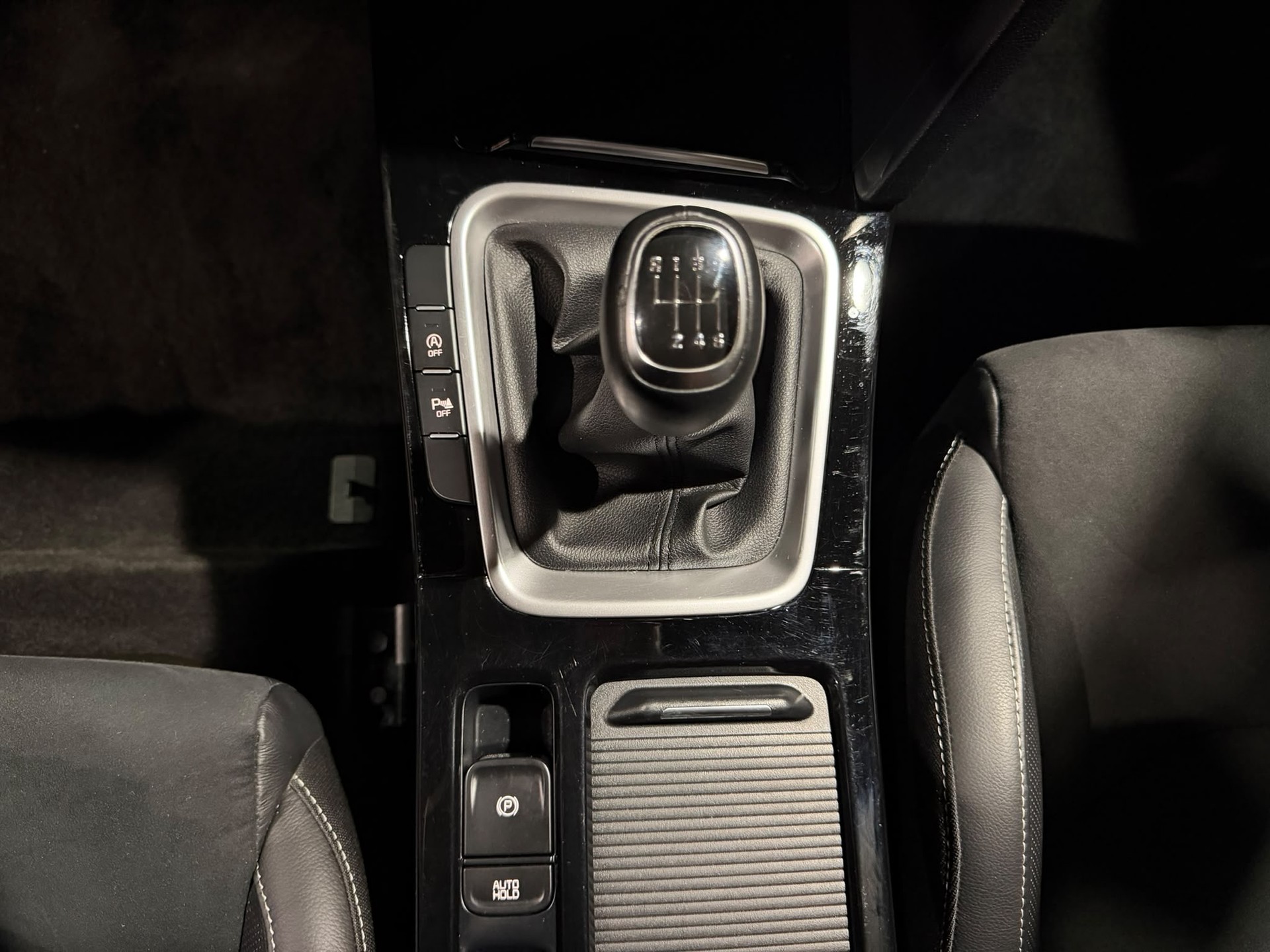 KIA XCeed 1.5 T-GDi MHEV Black Edition-image-21