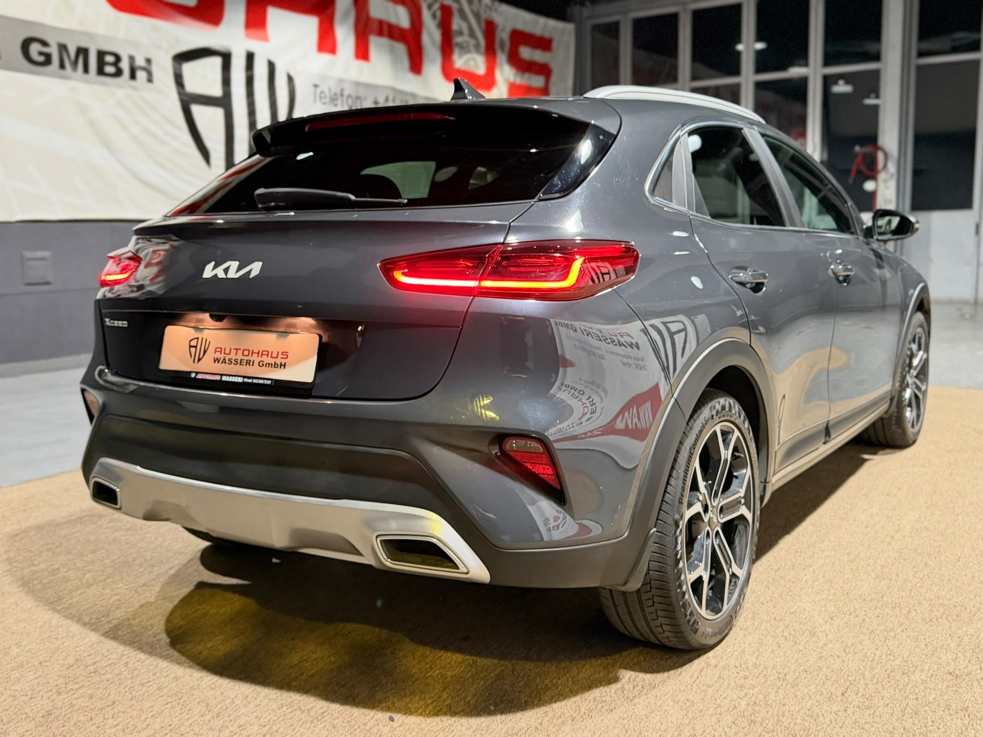 KIA XCeed 1.5 T-GDi MHEV Black Edition-image-2