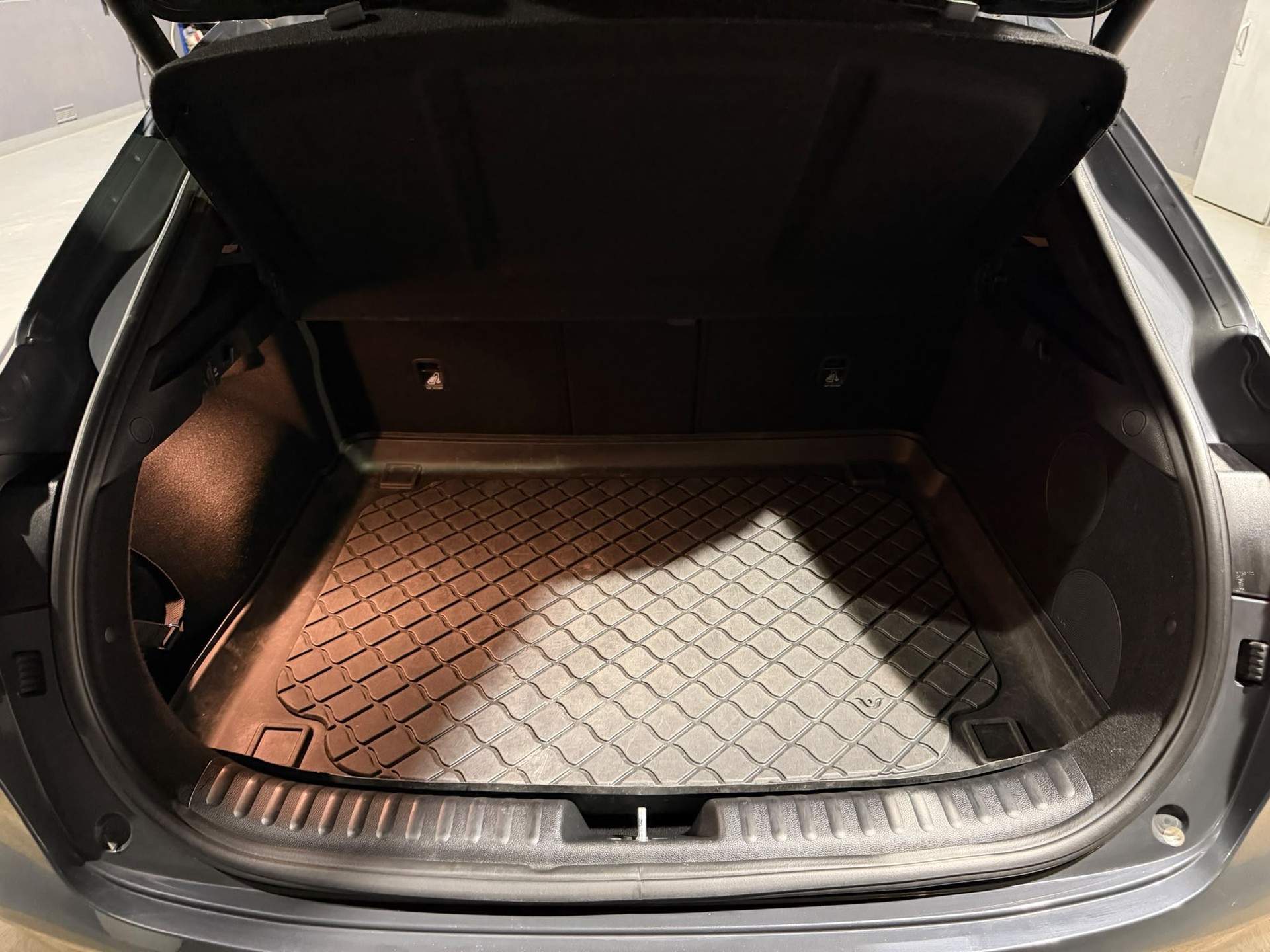 KIA XCeed 1.5 T-GDi MHEV Black Edition-image-4