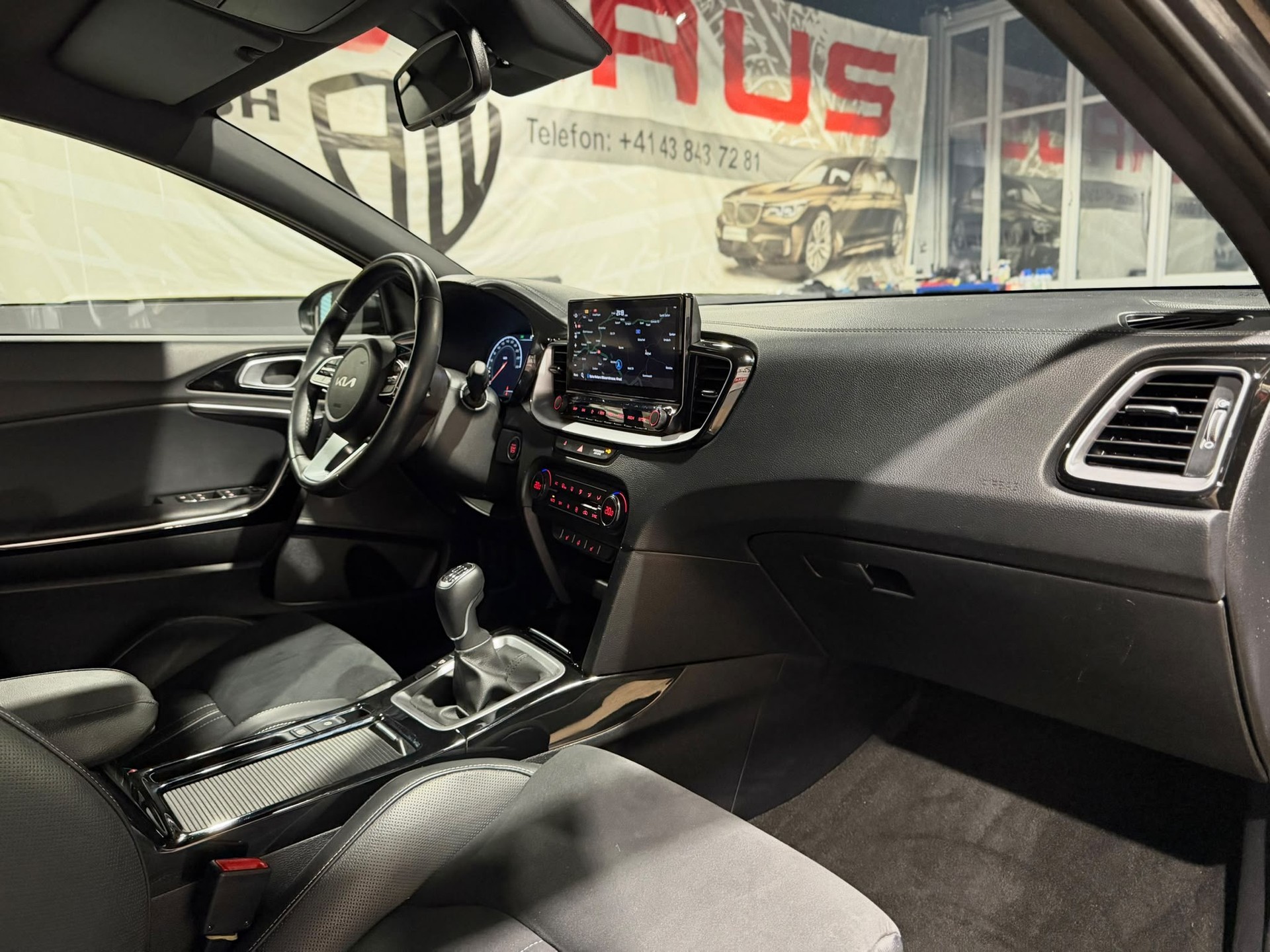 KIA XCeed 1.5 T-GDi MHEV Black Edition-image-13