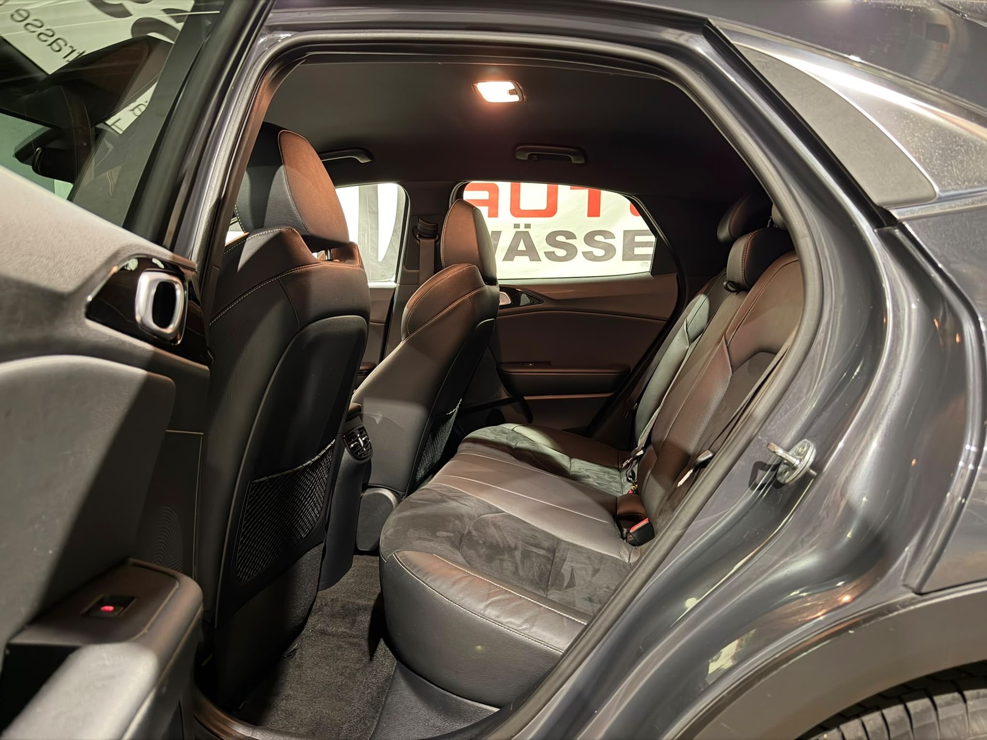 KIA XCeed 1.5 T-GDi MHEV Black Edition-image-15