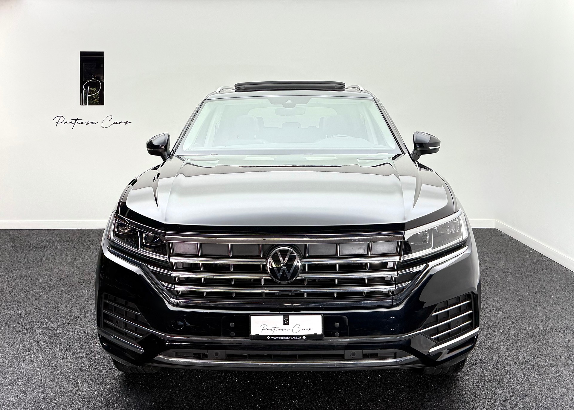 VW Touareg 3.0 TDI Elegance Tiptronic-image-2