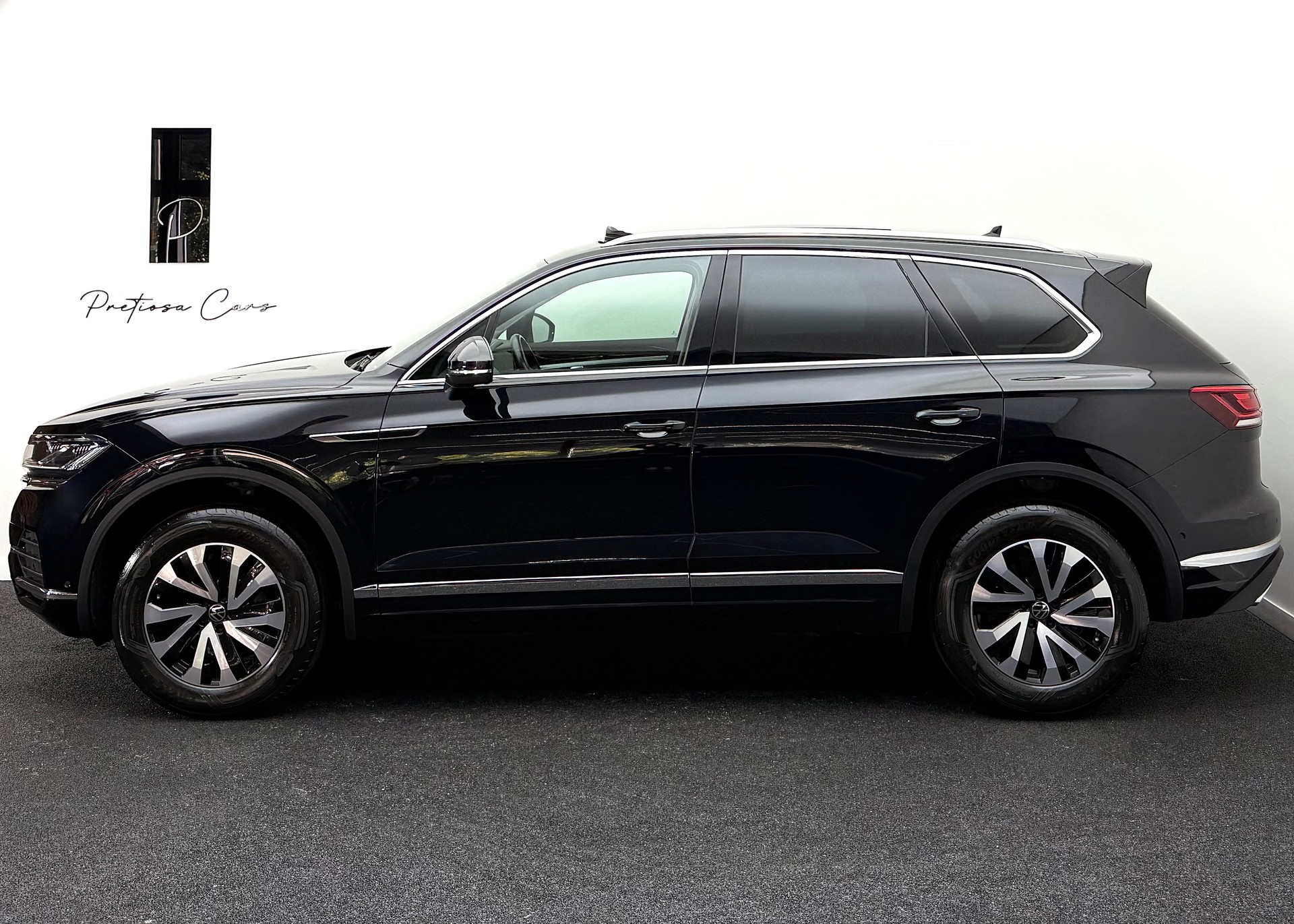 VW Touareg 3.0 TDI Elegance Tiptronic-image-3