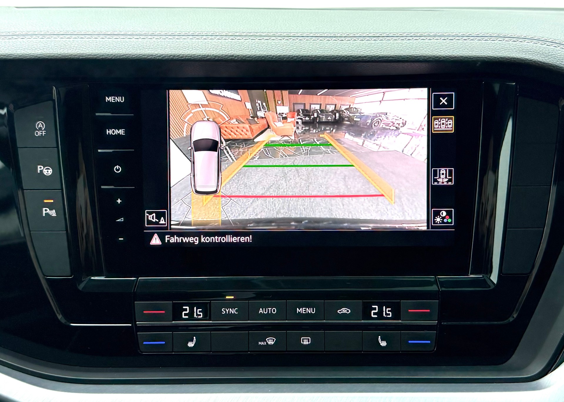 VW Touareg 3.0 TDI Elegance Tiptronic-image-11