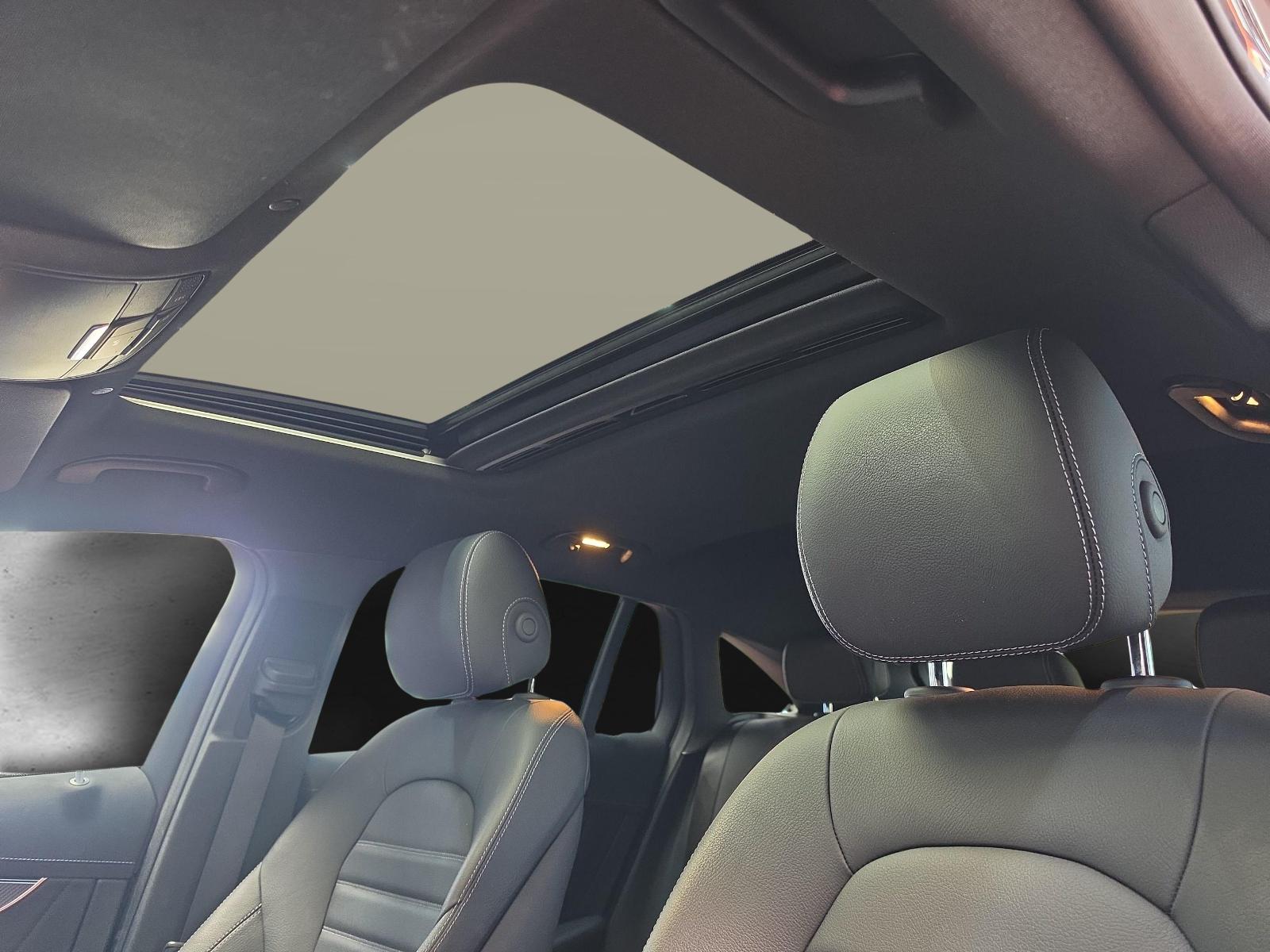 MERCEDES-BENZ EQC 400 4MATIC AMG Line-image-9
