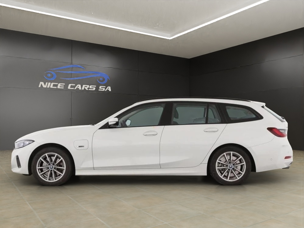 BMW 330e x DriveTouring Steptronic-image-2