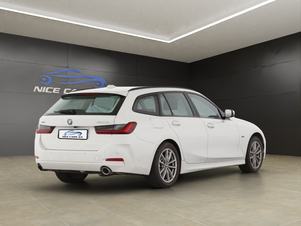 BMW 330e x DriveTouring Steptronic-image-3