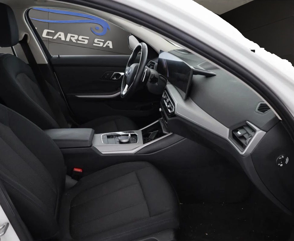 BMW 330e x DriveTouring Steptronic-image-4