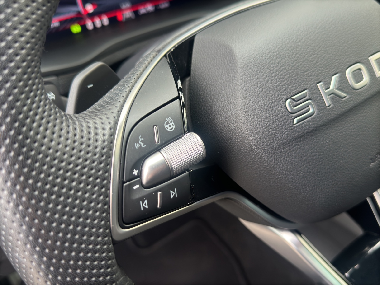 SKODA Karoq 1.5 TSI SportLine DSG-image-14
