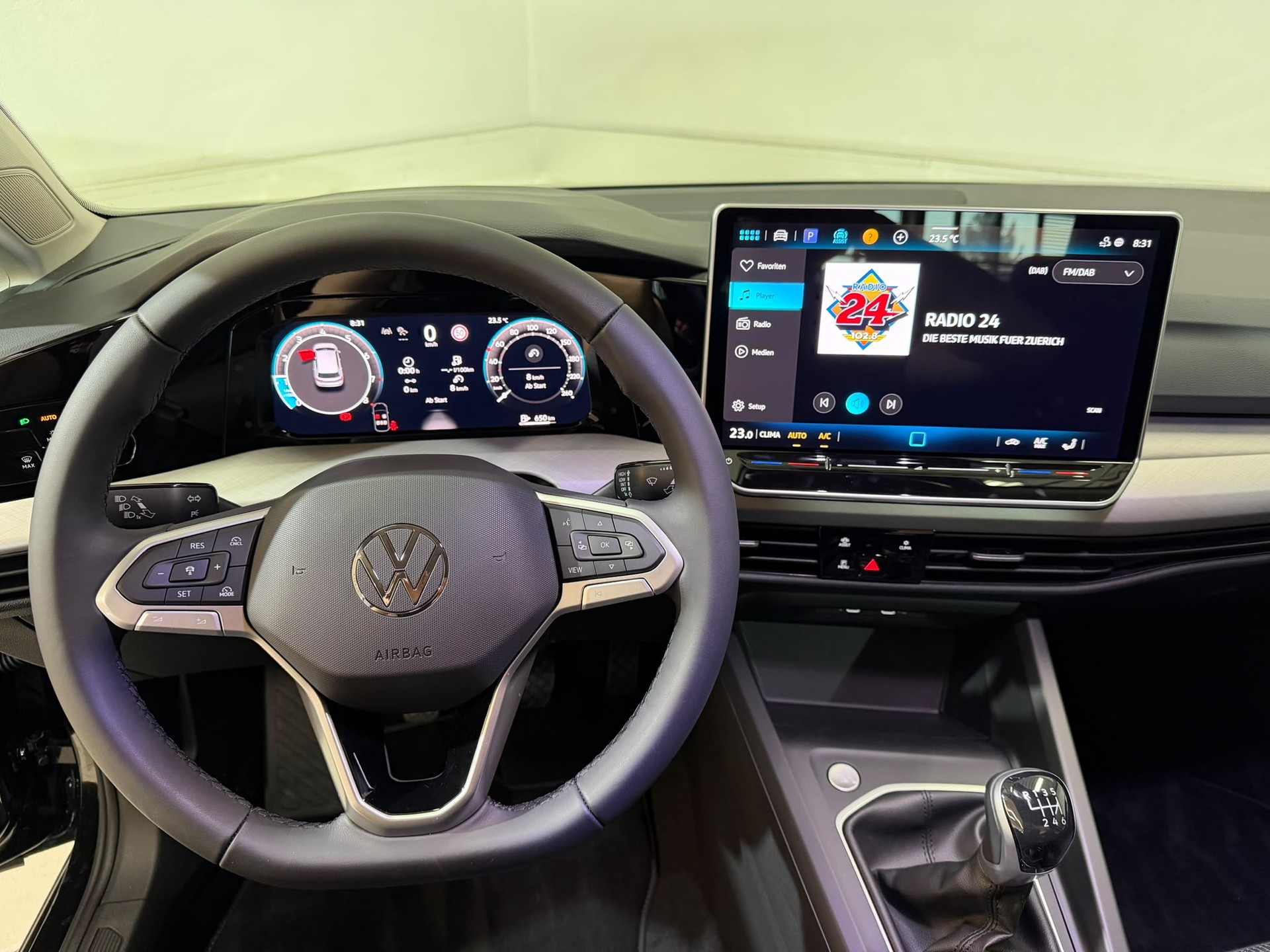 VW Golf 1.5 TSI Basis-image-8