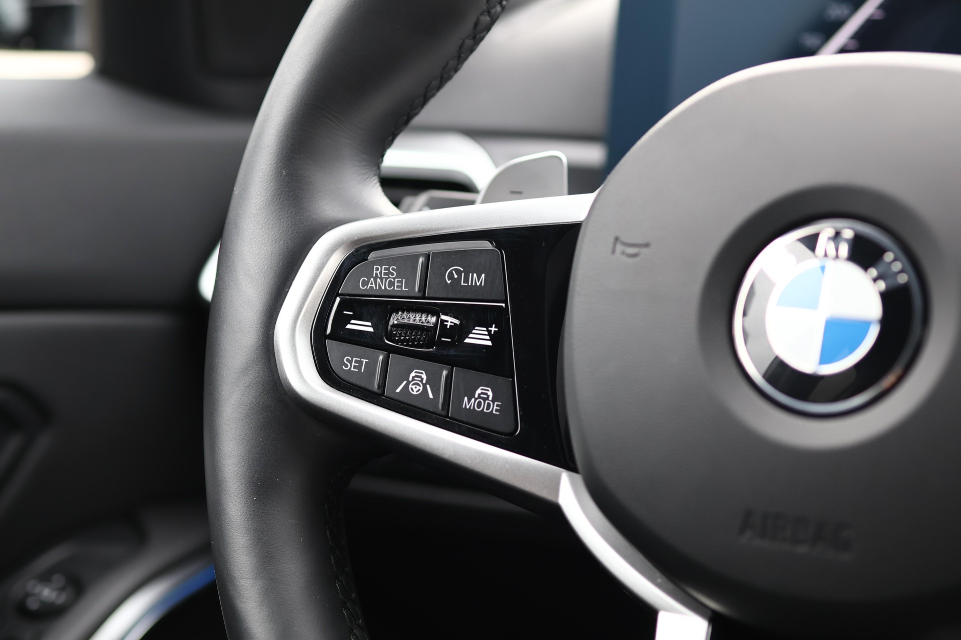 BMW 320d xDrive 48V Touring Steptronic M Sport * AHK *-image-25