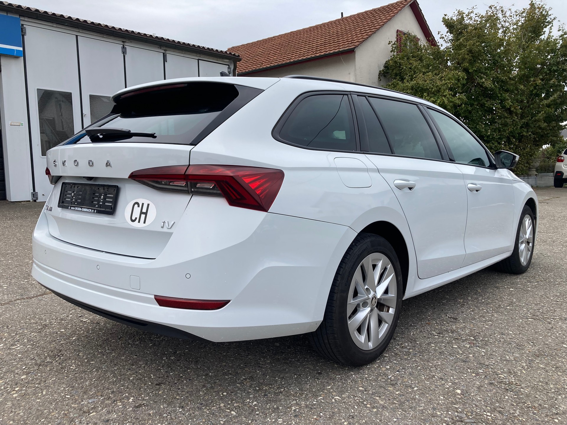 SKODA Octavia Combi 1.4 TSI PHEV DSG Ambition-image-4