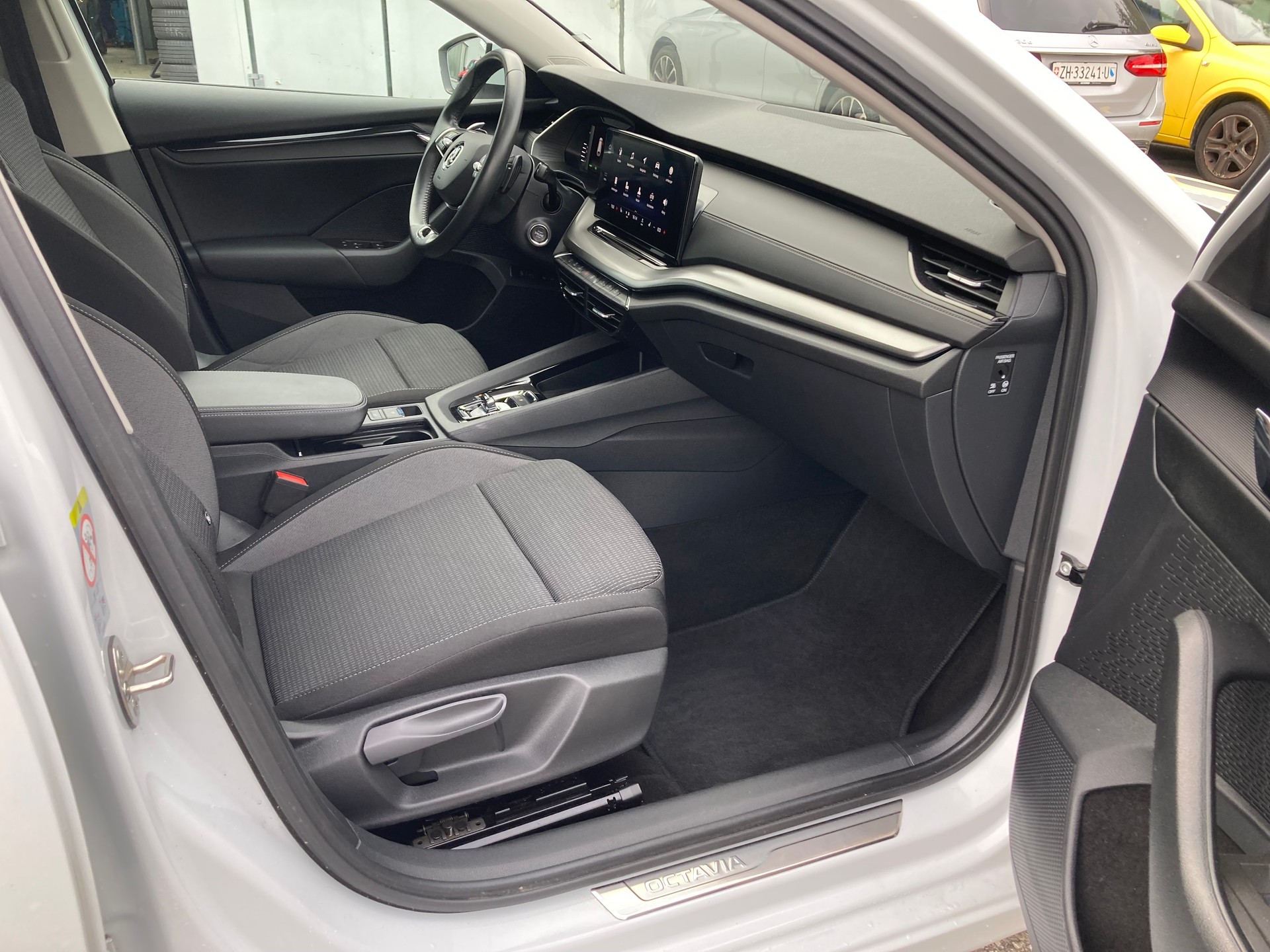 SKODA Octavia Combi 1.4 TSI PHEV DSG Ambition-image-9