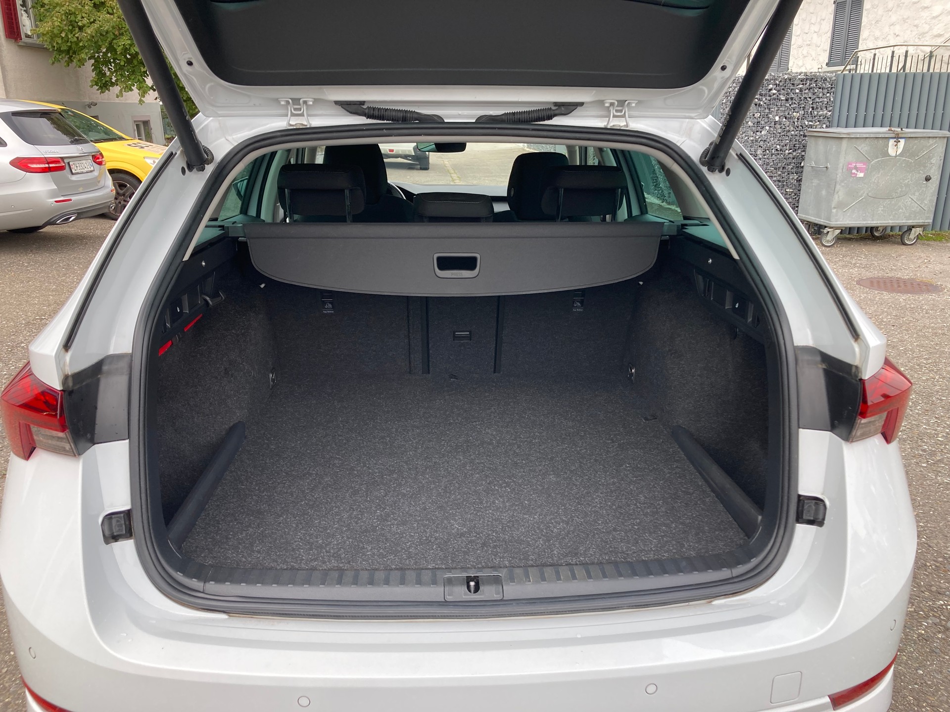 SKODA Octavia Combi 1.4 TSI PHEV DSG Ambition-image-10