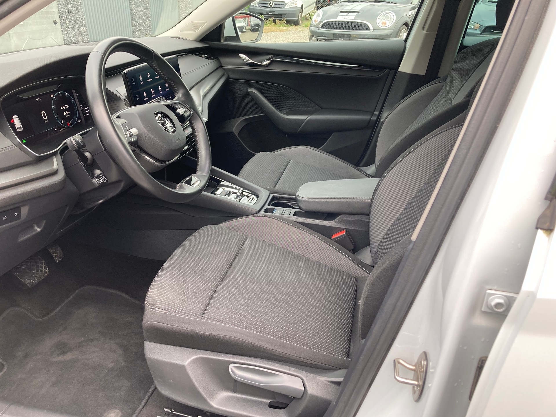 SKODA Octavia Combi 1.4 TSI PHEV DSG Ambition-image-6