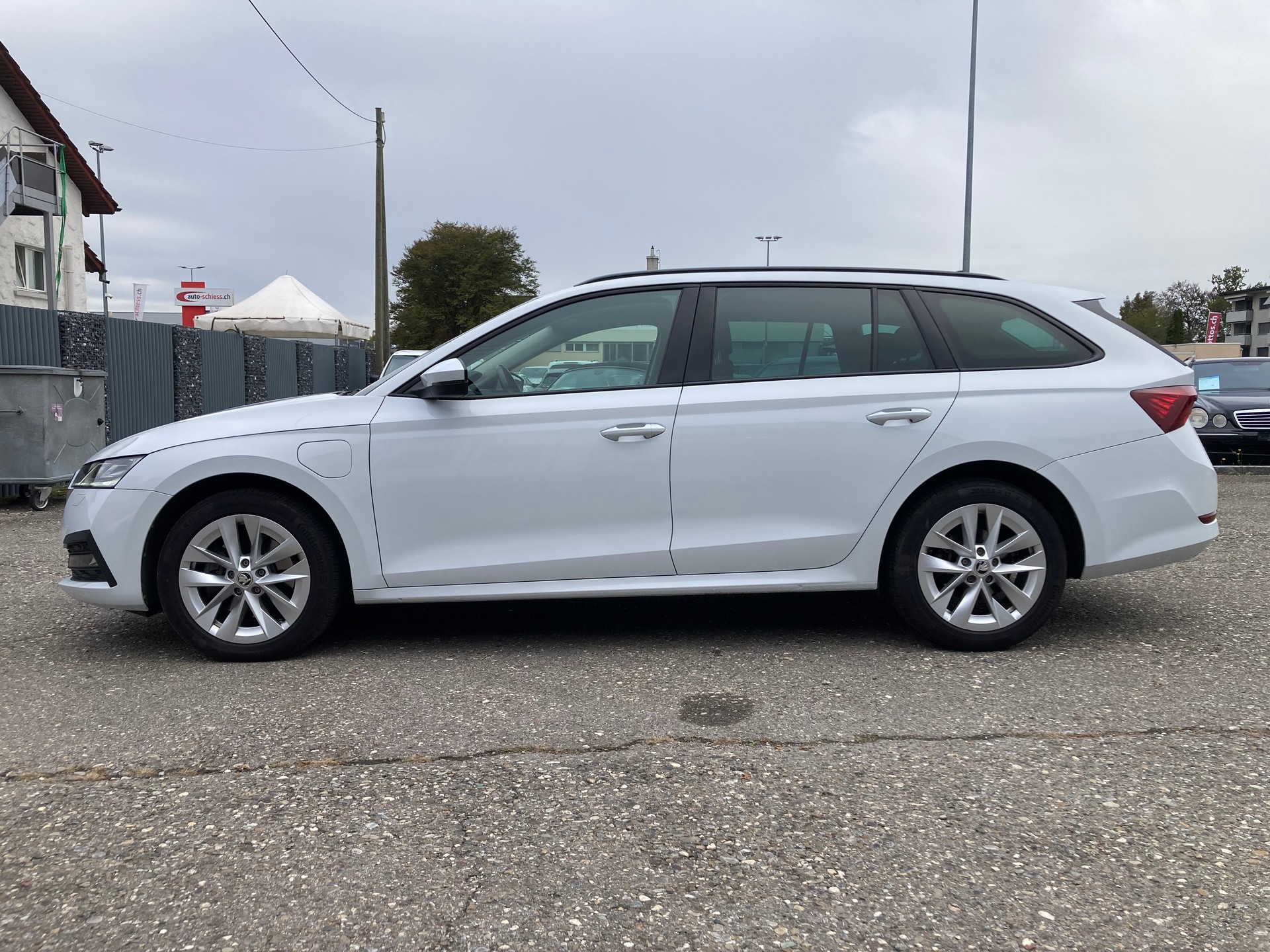 SKODA Octavia Combi 1.4 TSI PHEV DSG Ambition-image-2