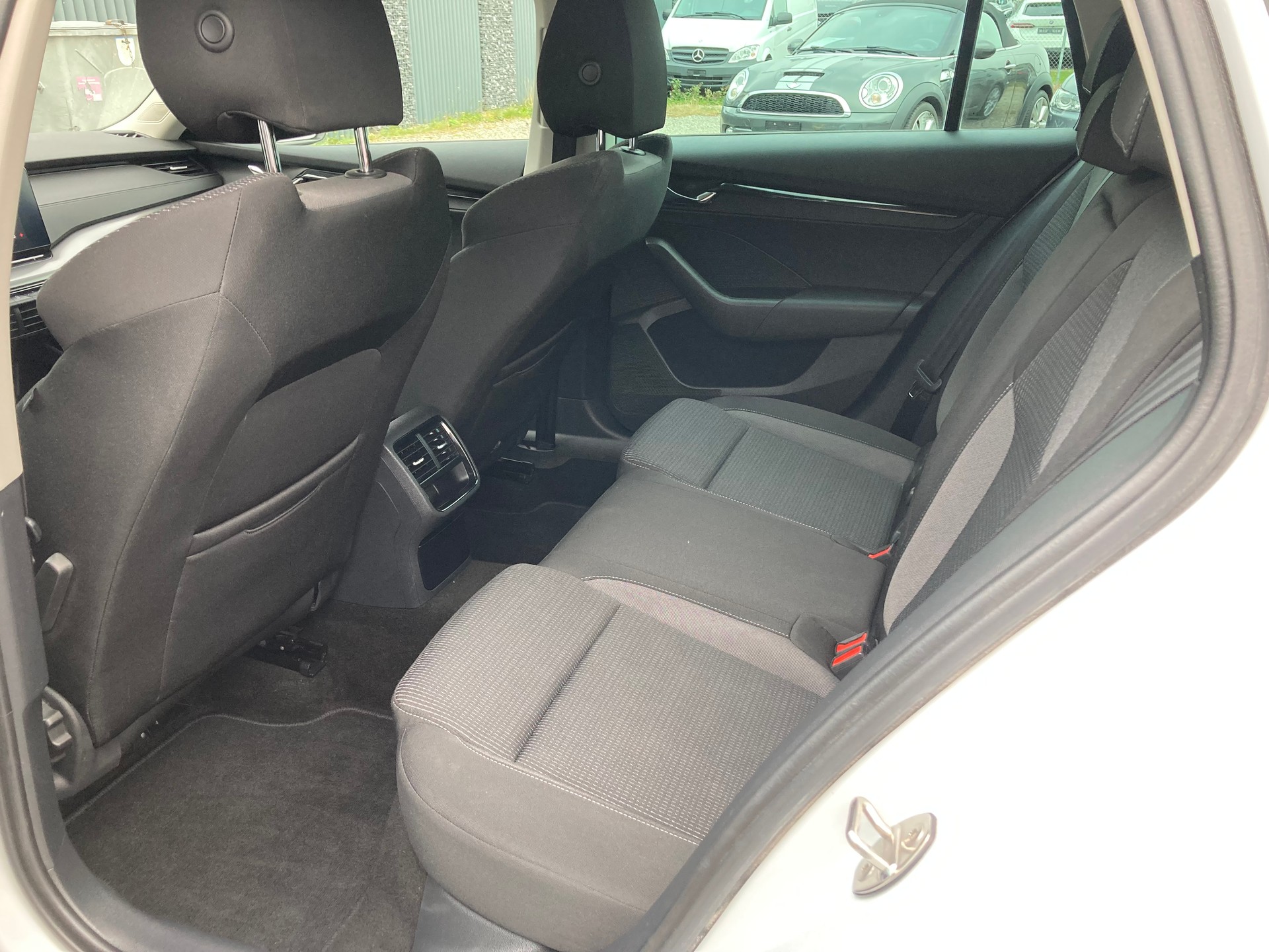 SKODA Octavia Combi 1.4 TSI PHEV DSG Ambition-image-7