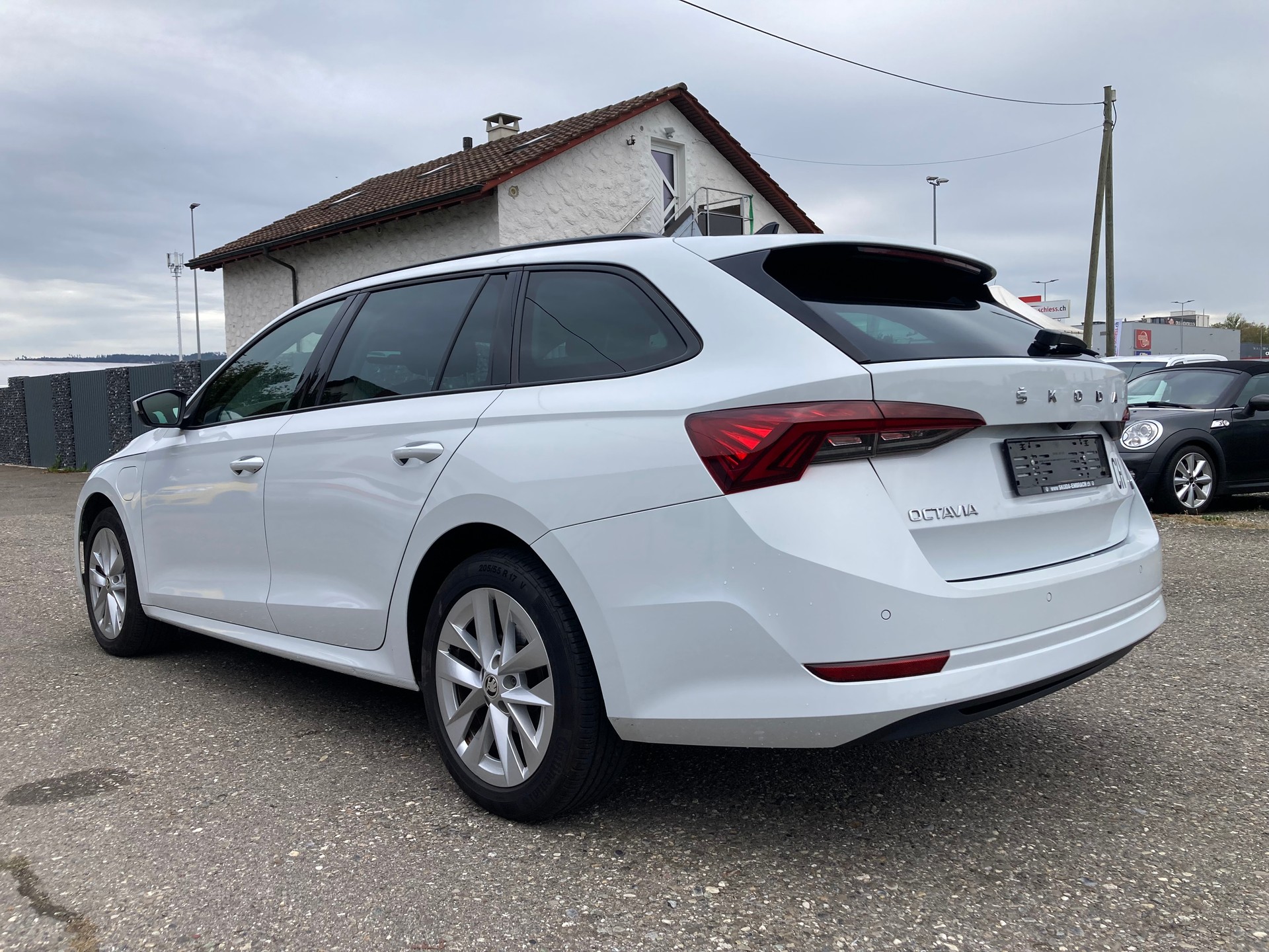 SKODA Octavia Combi 1.4 TSI PHEV DSG Ambition-image-3