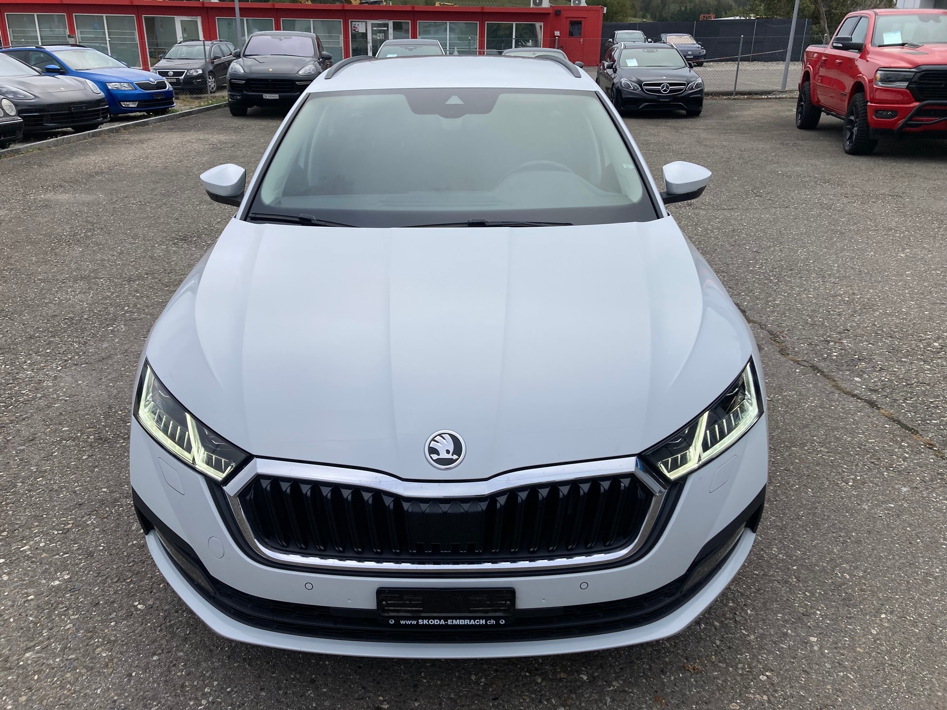 SKODA Octavia Combi 1.4 TSI PHEV DSG Ambition-image-1