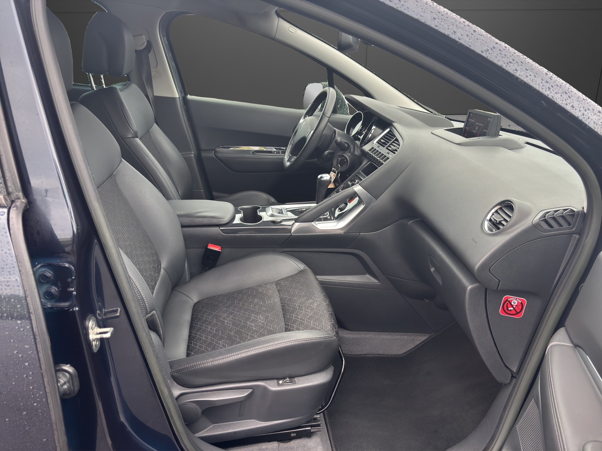 PEUGEOT 3008 1.6 16V T Allure Tiptronic-image-13