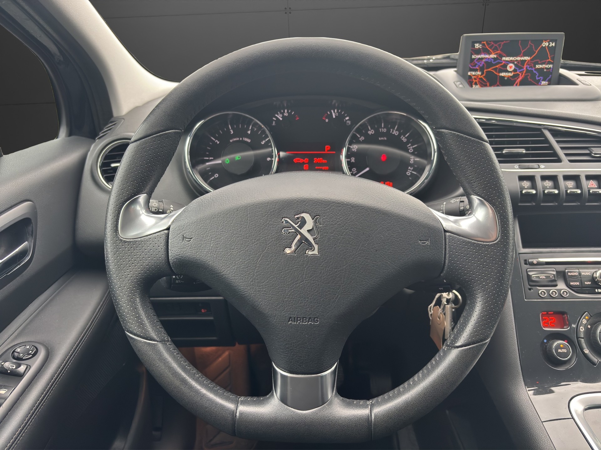 PEUGEOT 3008 1.6 16V T Allure Tiptronic-image-9