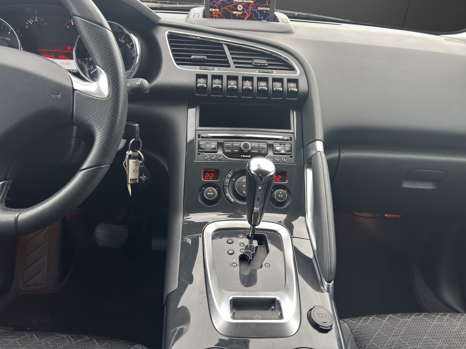 PEUGEOT 3008 1.6 16V T Allure Tiptronic-image-12