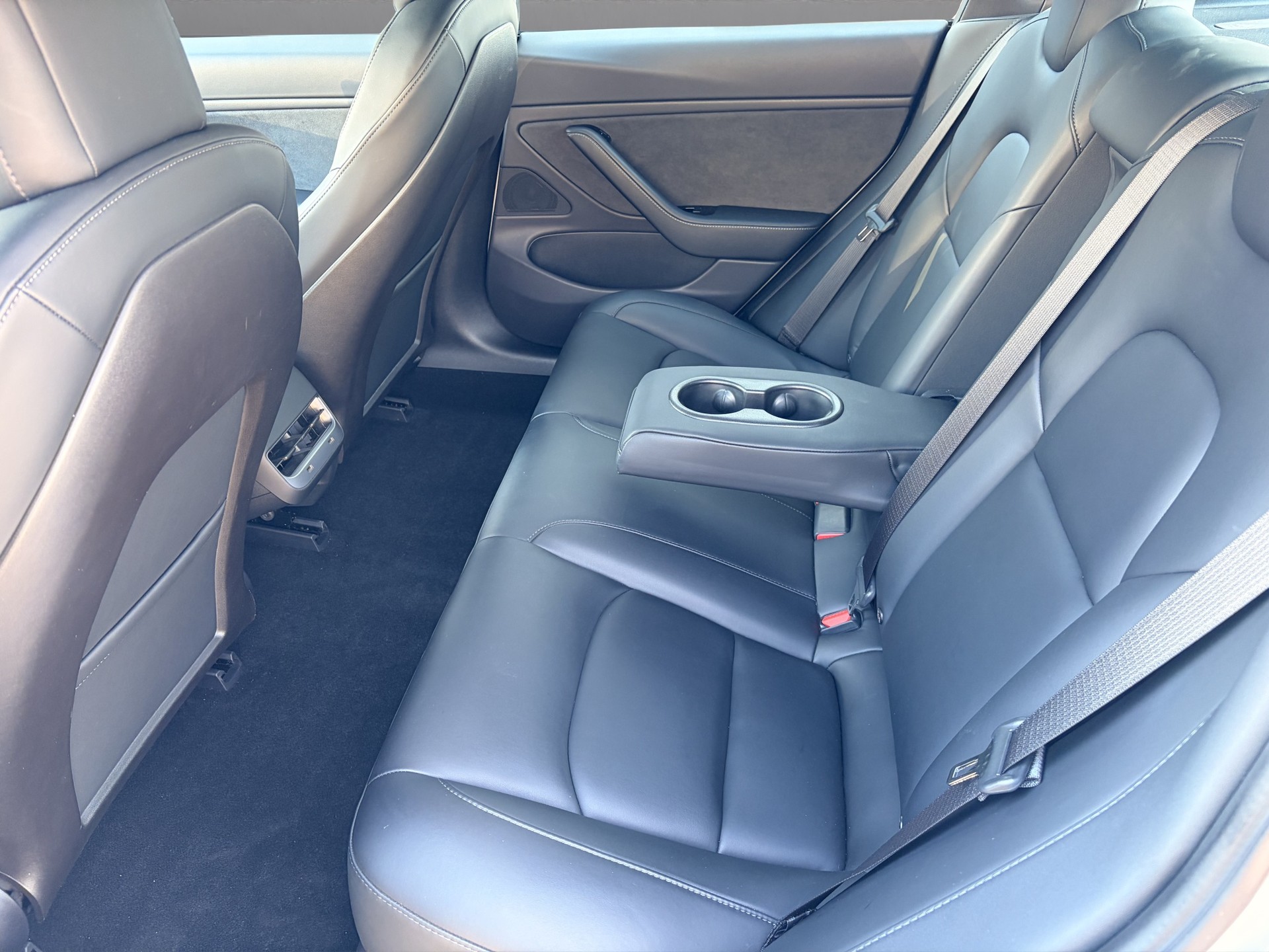 TESLA Model 3 Performance Dual Motor AWD (CH-Fahrzeug)-image-11
