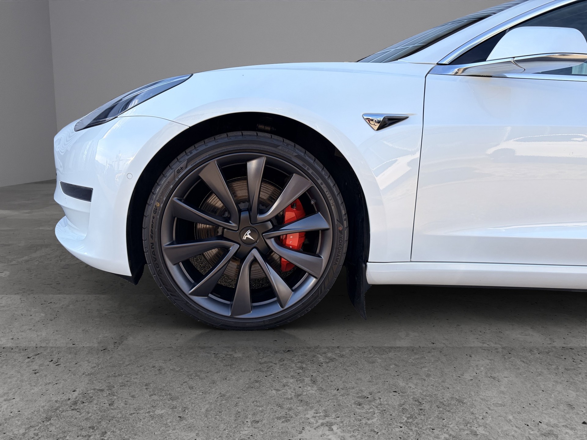 TESLA Model 3 Performance Dual Motor AWD (CH-Fahrzeug)-image-13