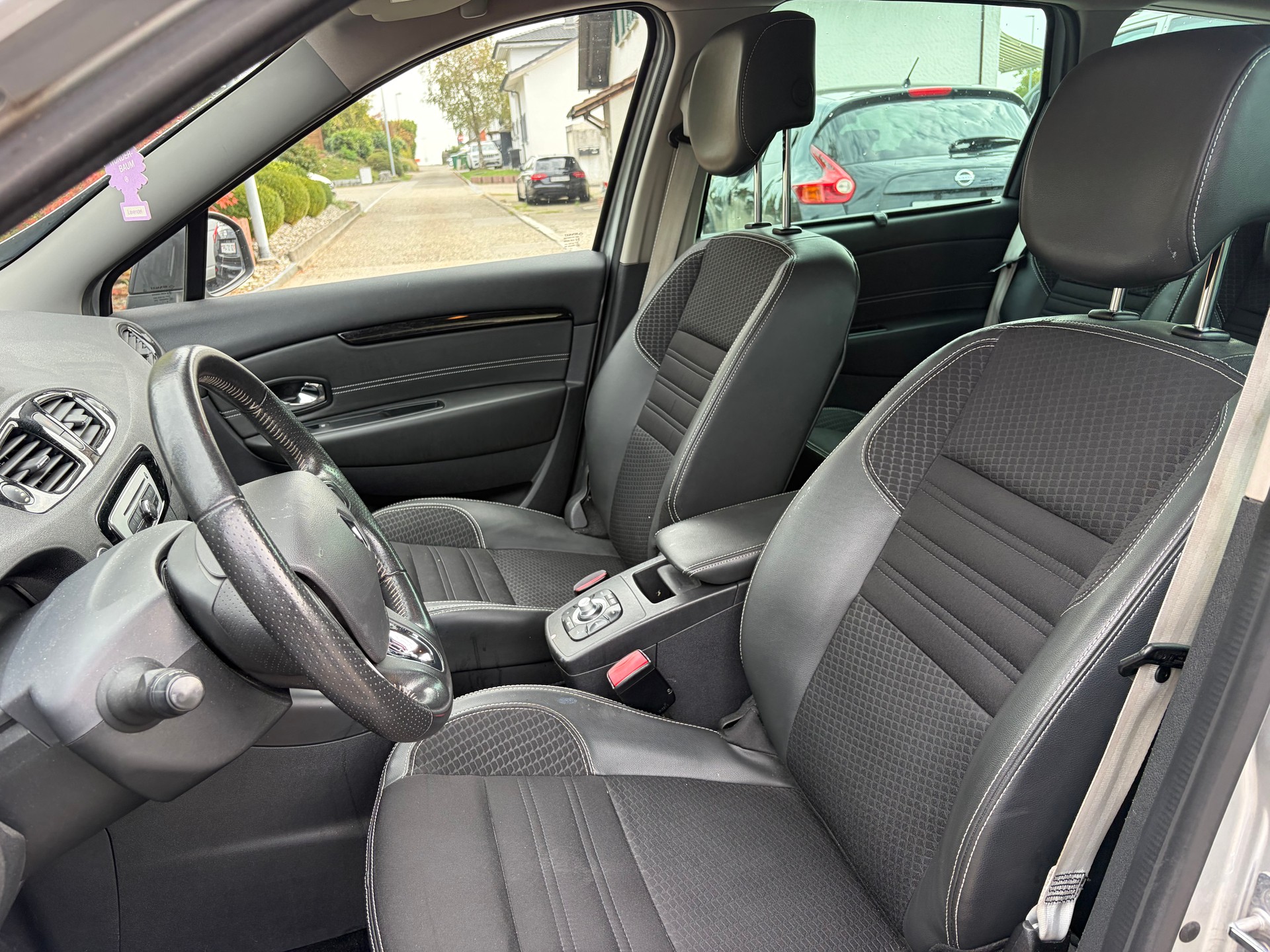 RENAULT Grand Scénic 1.6 dCi Bose-image-10