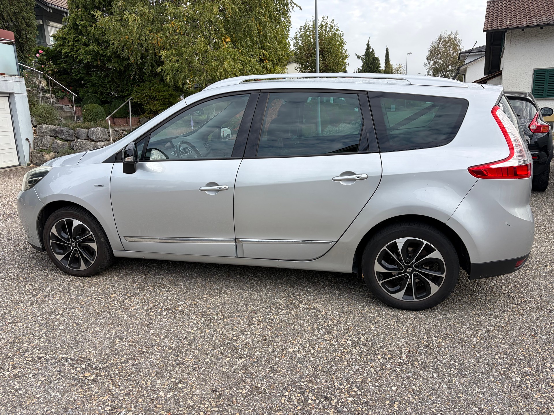 RENAULT Grand Scénic 1.6 dCi Bose-image-3