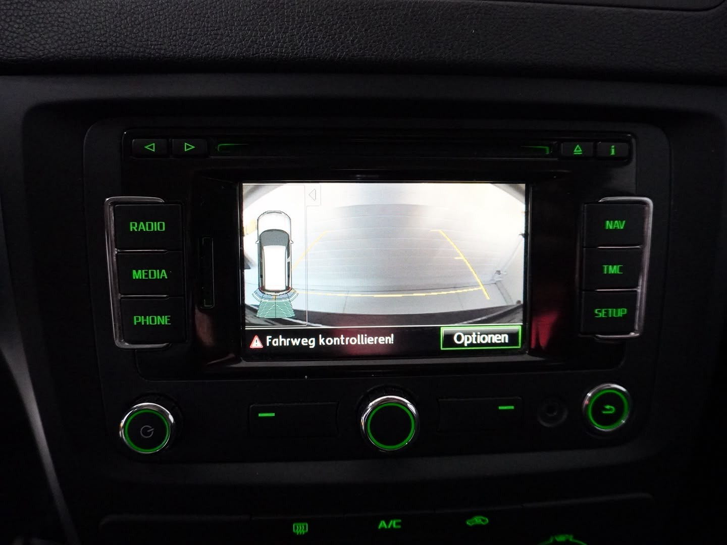 SKODA Yeti 1.8 TSI Active Outdoor 4x4 DSG-image-5