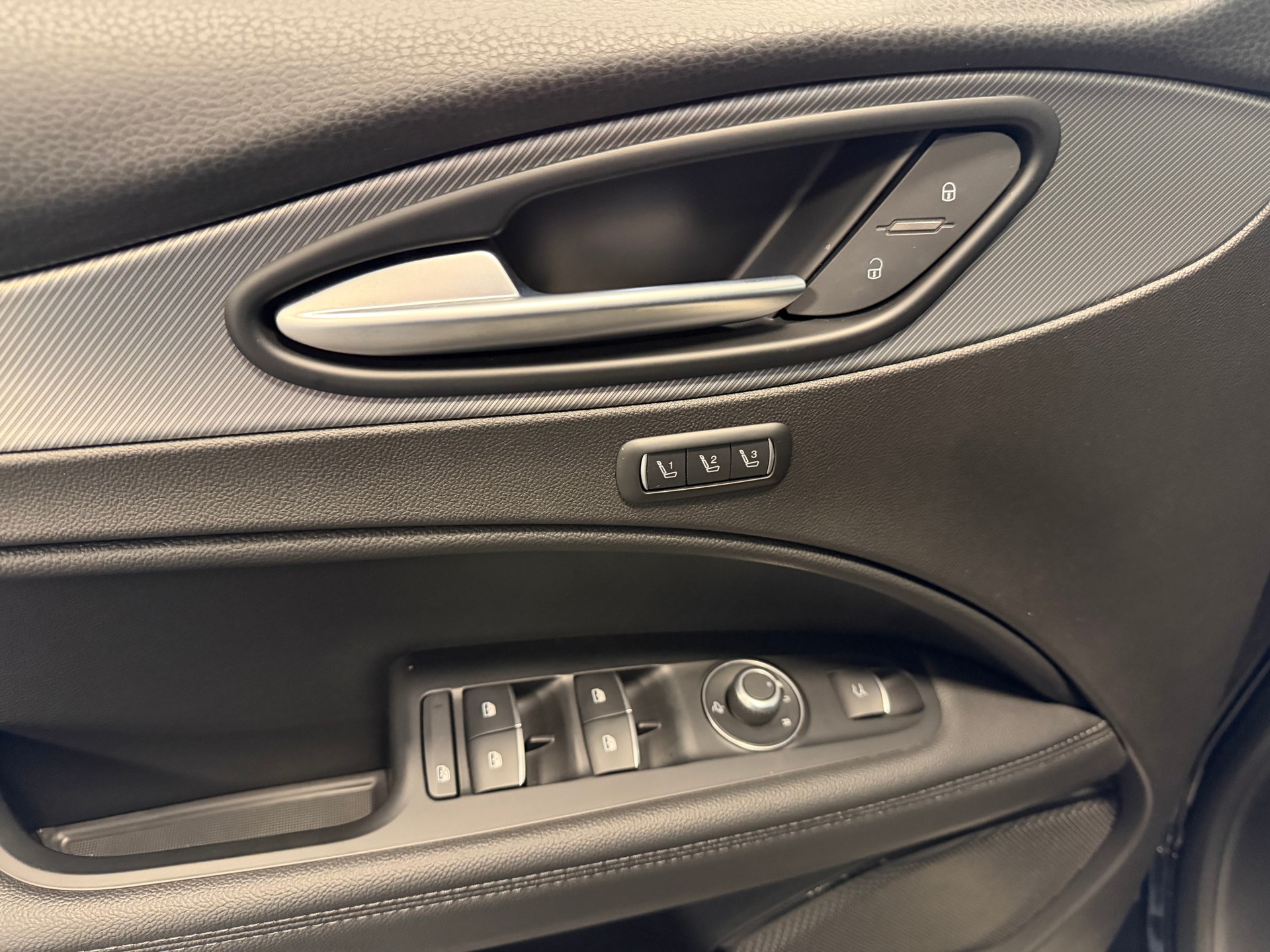 ALFA ROMEO Stelvio 2.2 JTDM Veloce Q4 AT8-image-11