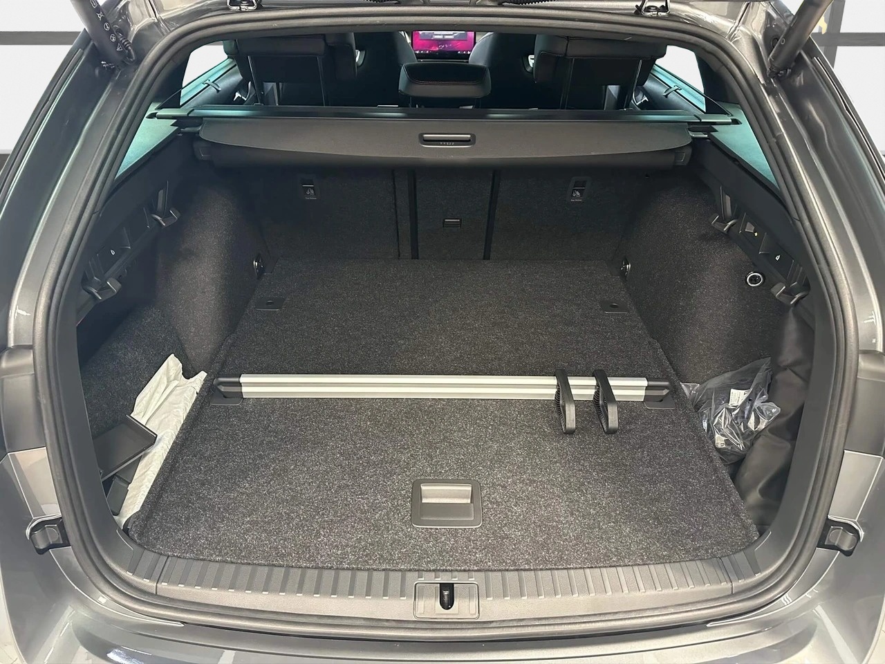 SKODA Octavia Combi 2.0 TSI DSG RS-image-8