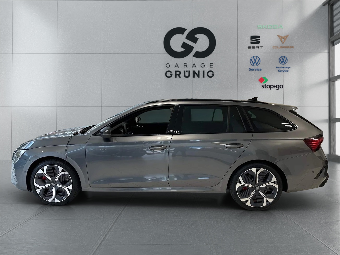SKODA Octavia Combi 2.0 TSI DSG RS-image-2