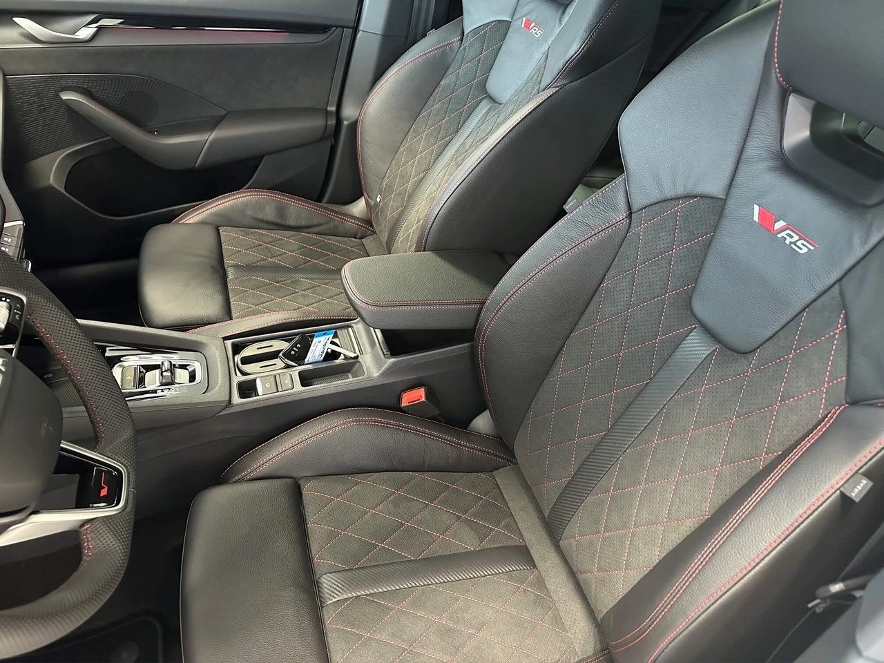 SKODA Octavia Combi 2.0 TSI DSG RS-image-5
