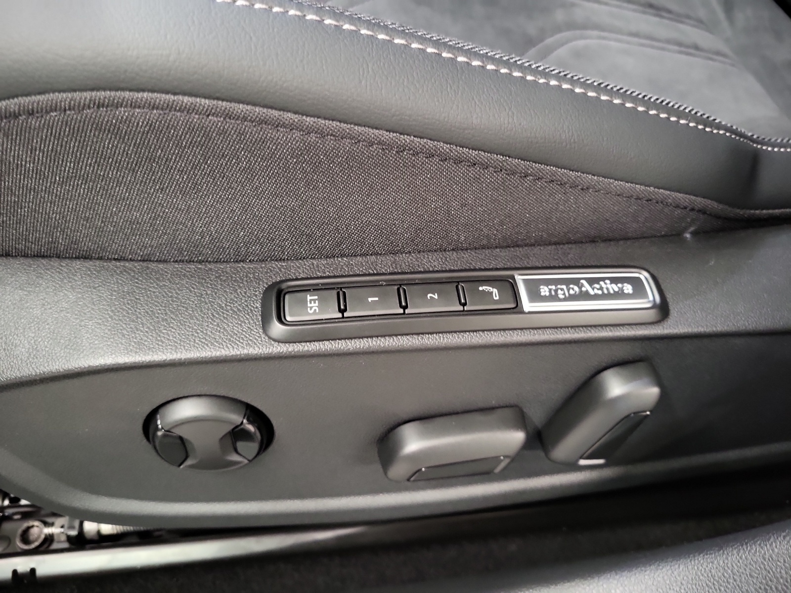 VW Golf VIII 1.5 eTSI United DSG-image-12