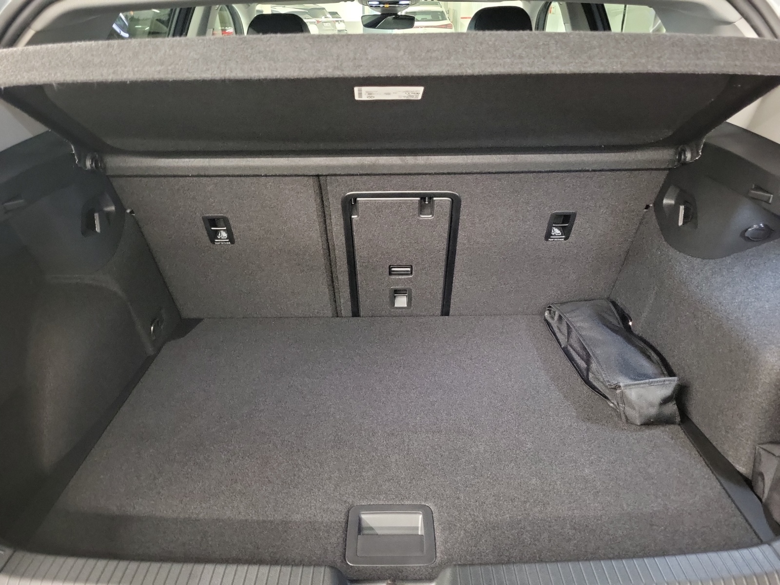 VW Golf VIII 1.5 eTSI United DSG-image-10
