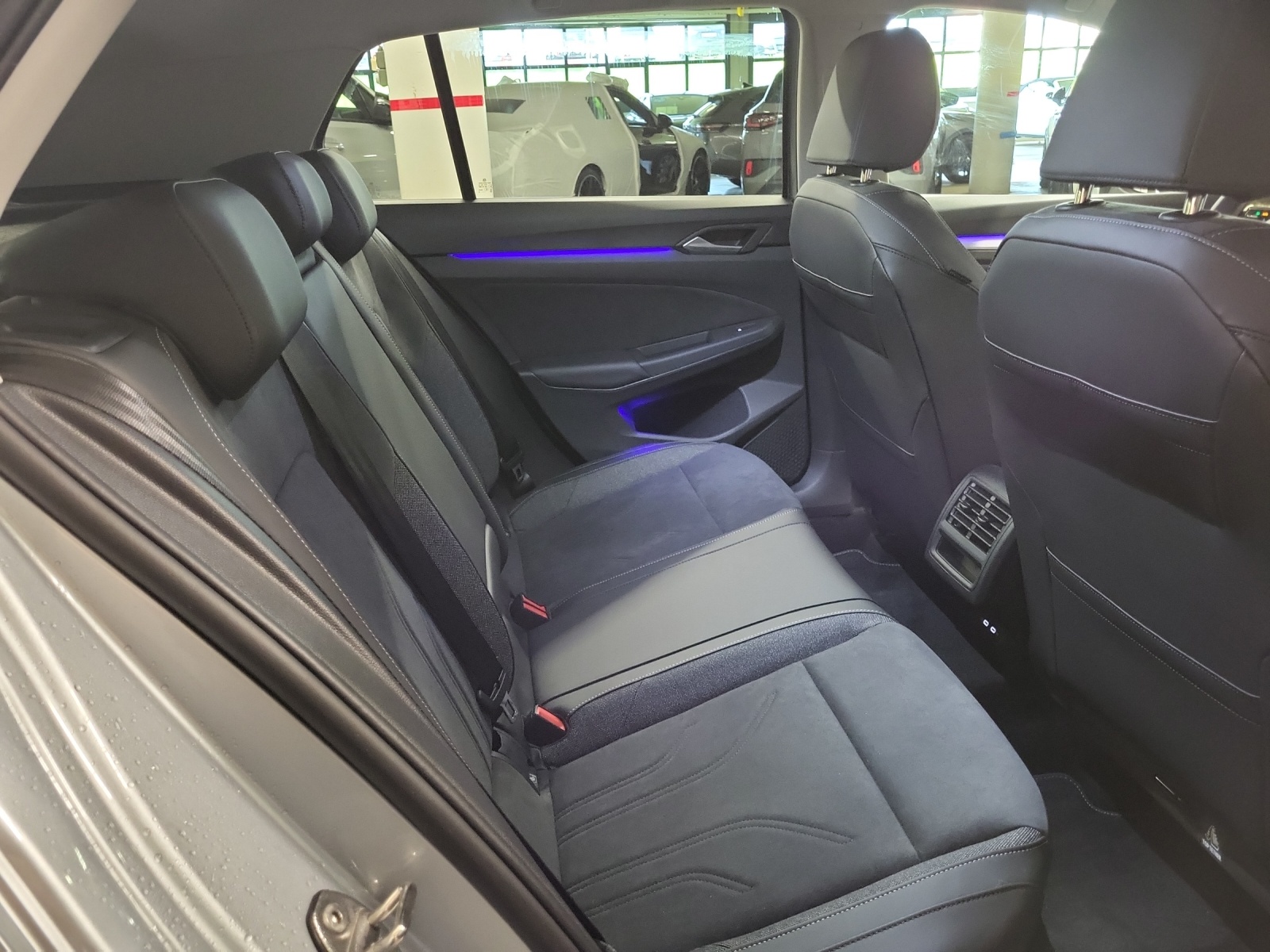 VW Golf VIII 1.5 eTSI United DSG-image-9