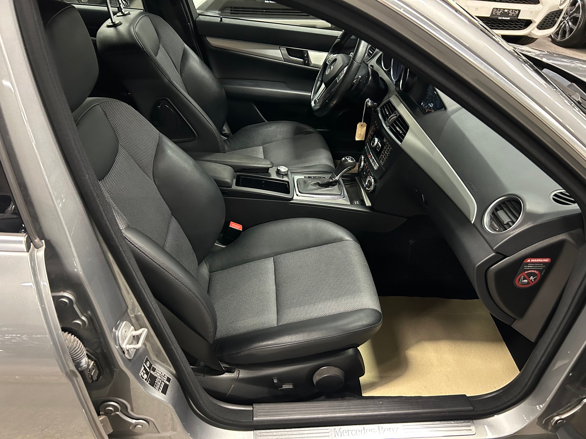 MERCEDES-BENZ C 220 CDI AMG-LINE 4Matic 7G-Tronic-image-14