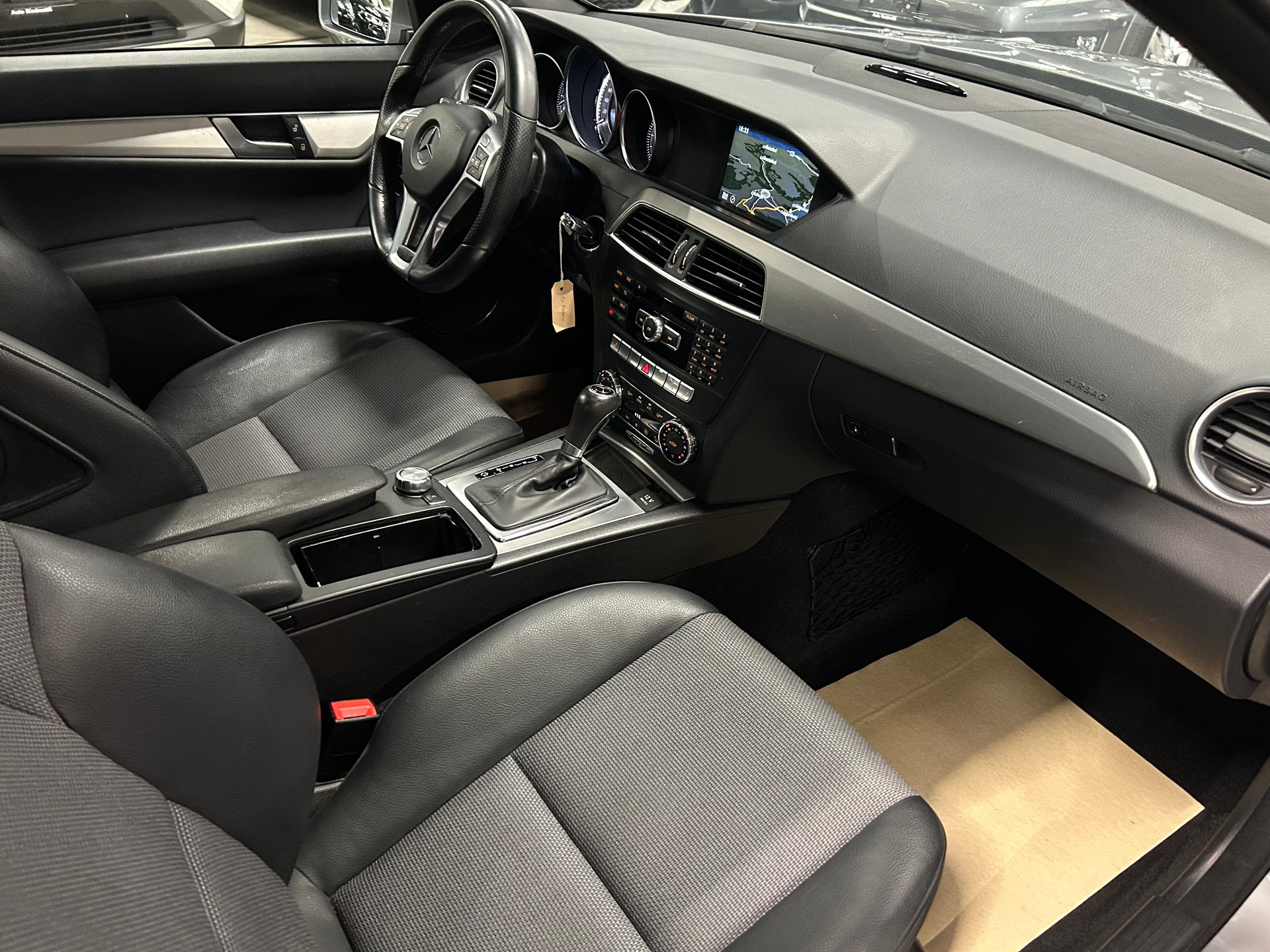 MERCEDES-BENZ C 220 CDI AMG-LINE 4Matic 7G-Tronic-image-15