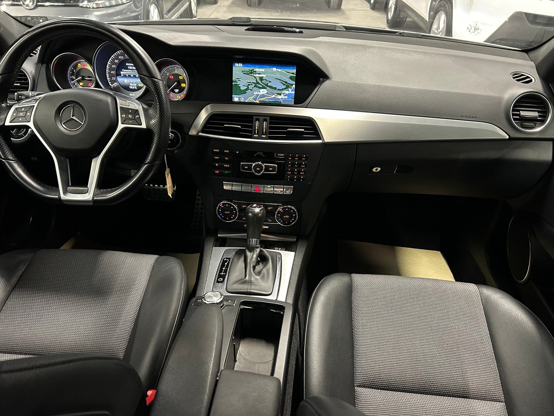 MERCEDES-BENZ C 220 CDI AMG-LINE 4Matic 7G-Tronic-image-13
