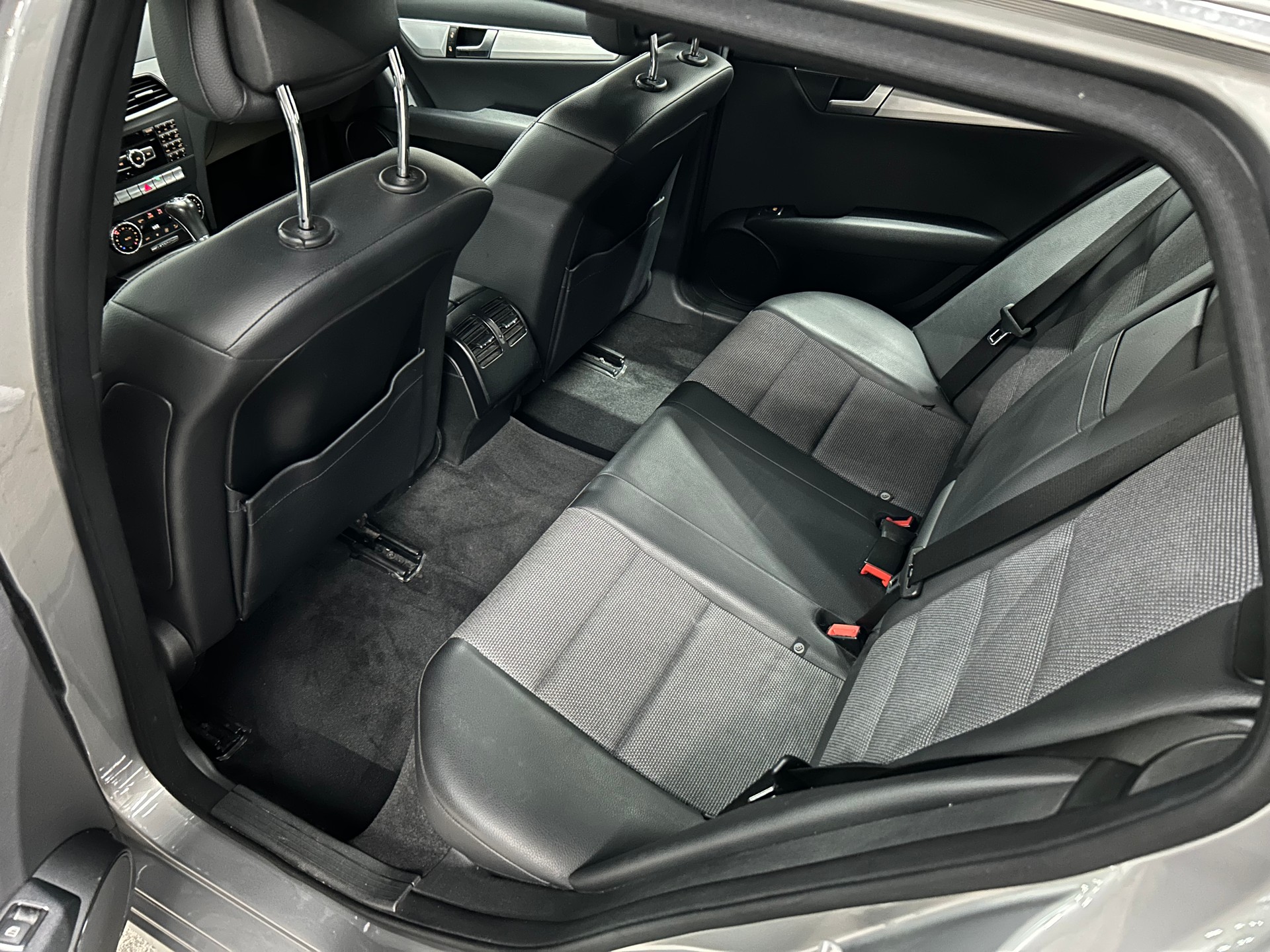 MERCEDES-BENZ C 220 CDI AMG-LINE 4Matic 7G-Tronic-image-11