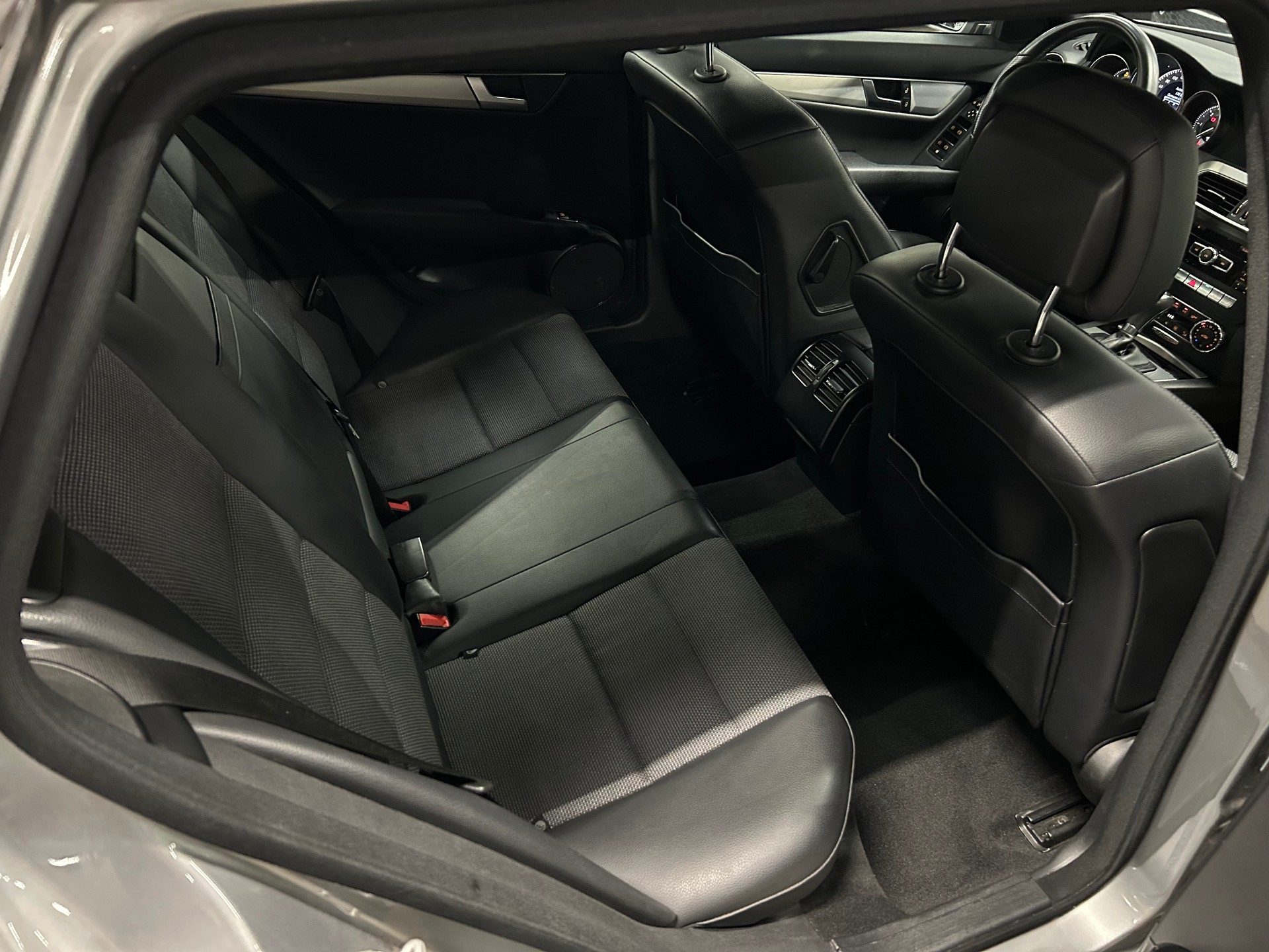MERCEDES-BENZ C 220 CDI AMG-LINE 4Matic 7G-Tronic-image-12