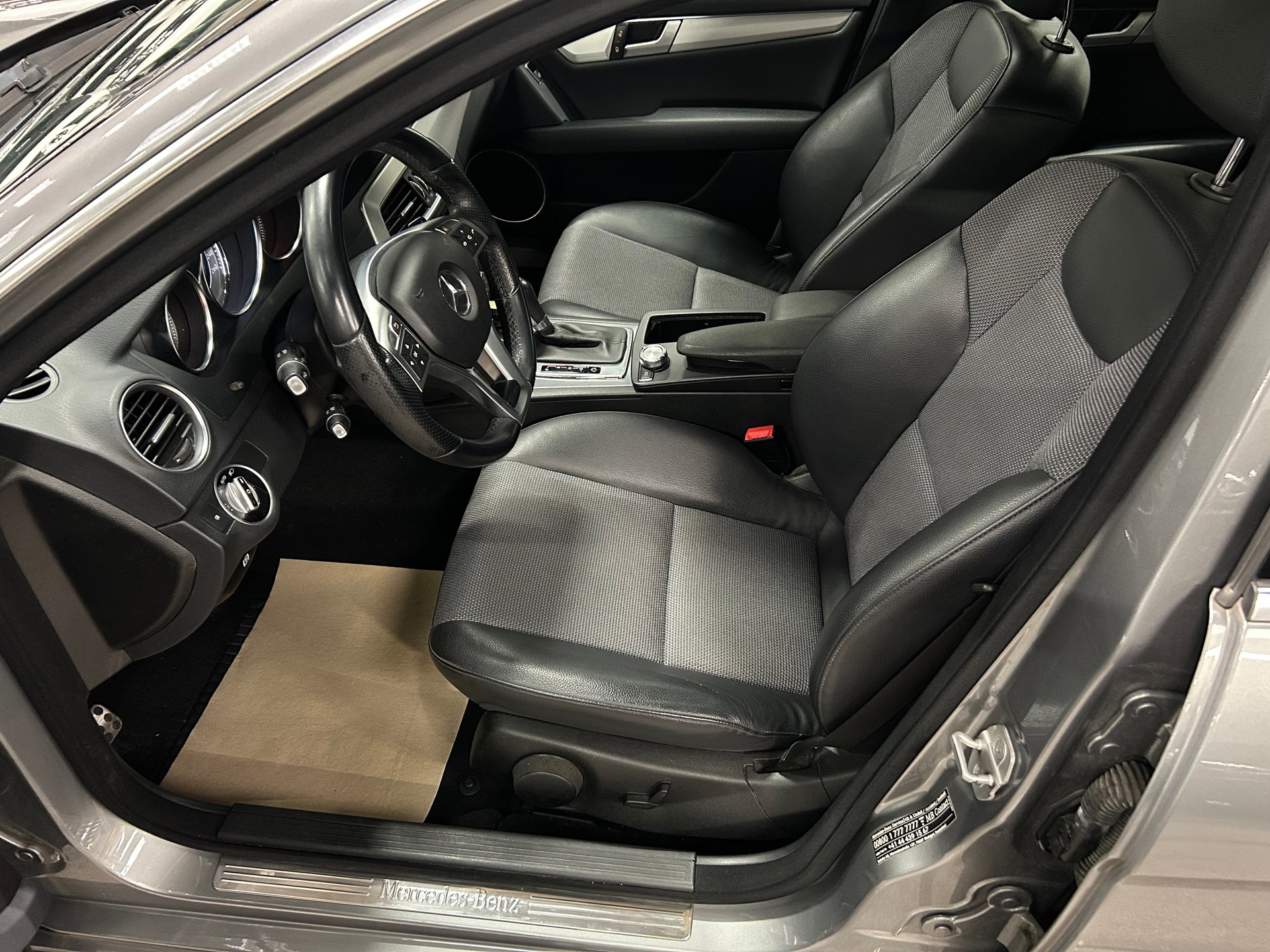 MERCEDES-BENZ C 220 CDI AMG-LINE 4Matic 7G-Tronic-image-9