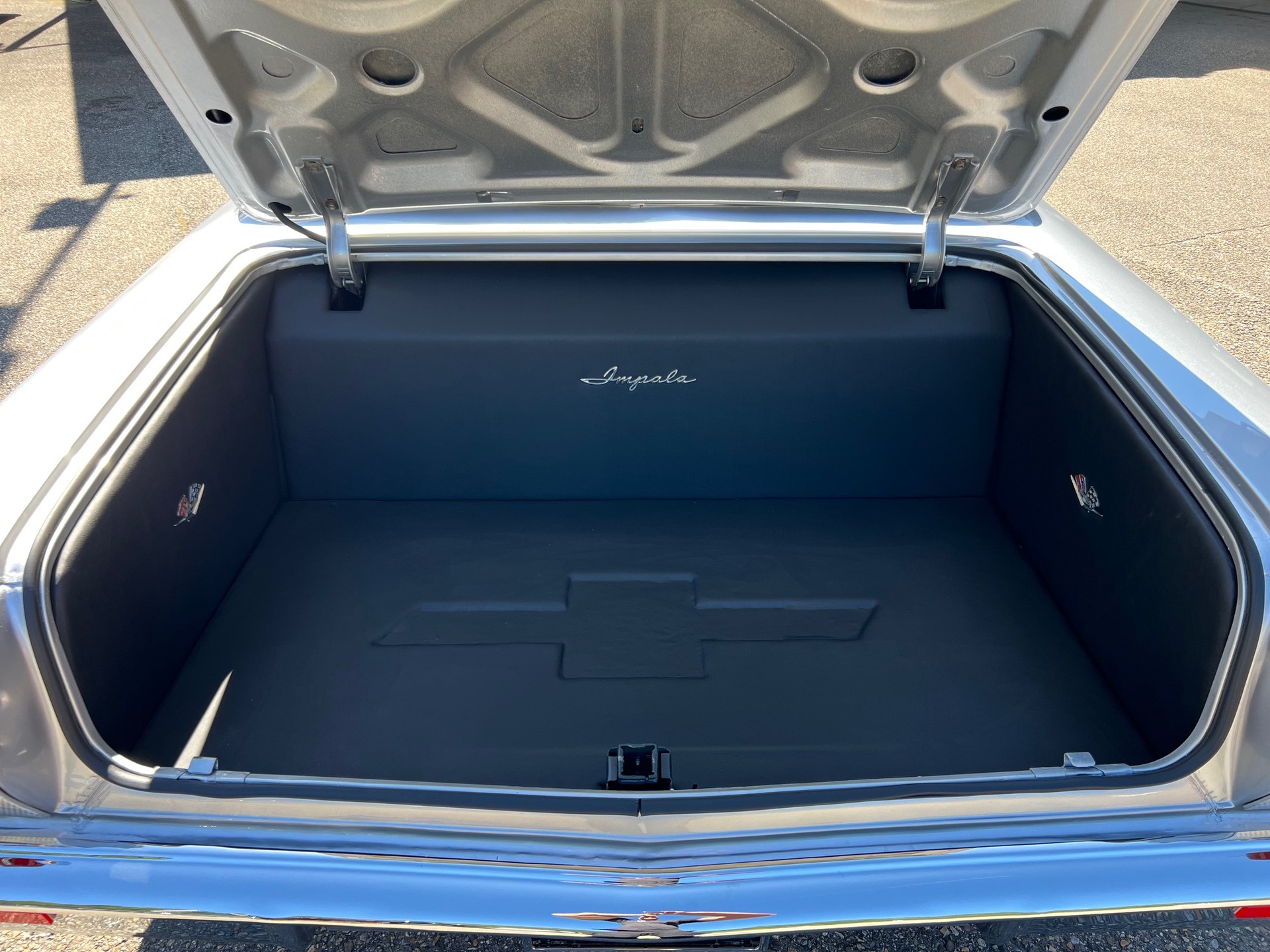 CHEVROLET Impala SS-image-9