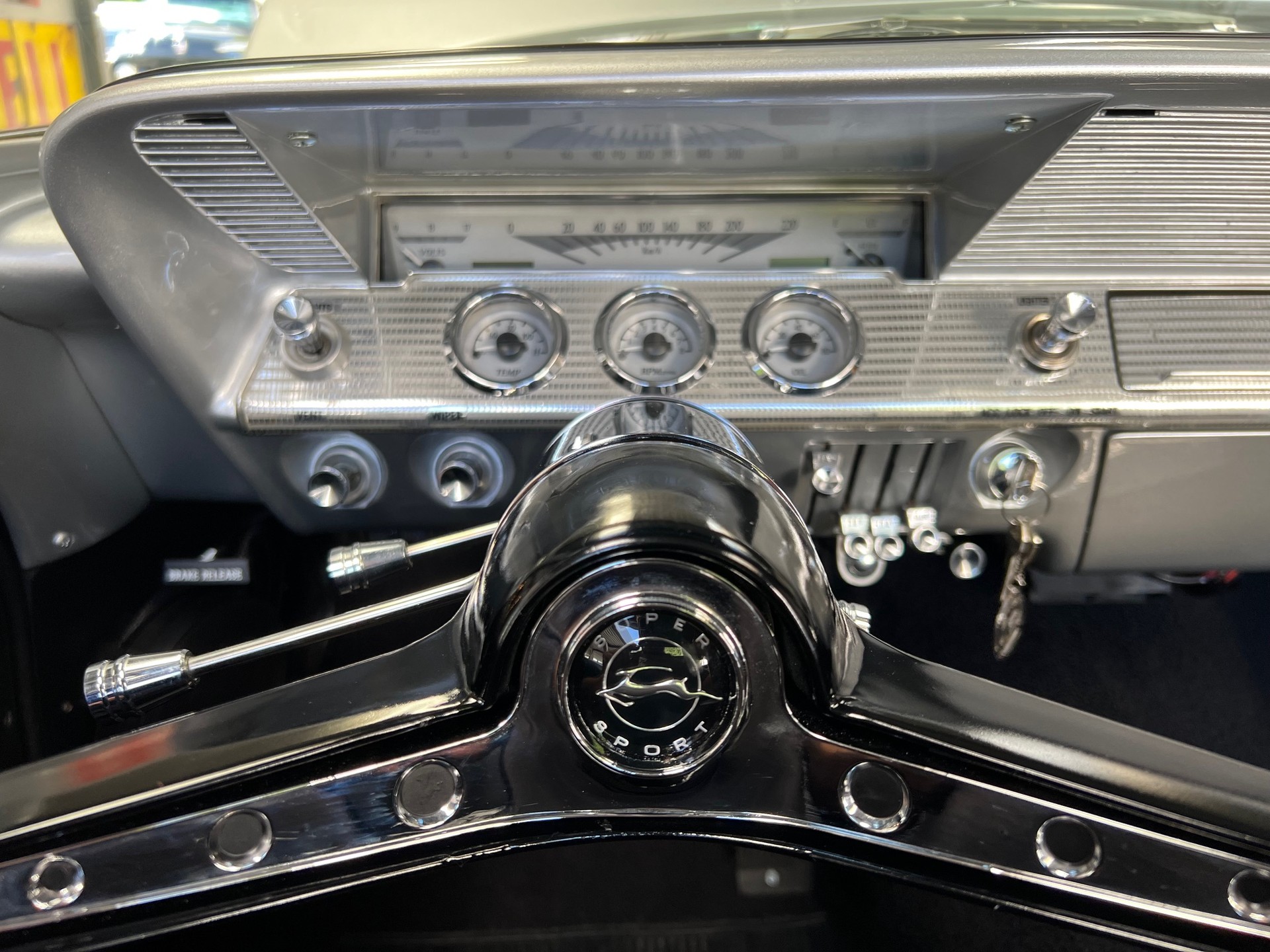 CHEVROLET Impala SS-image-10