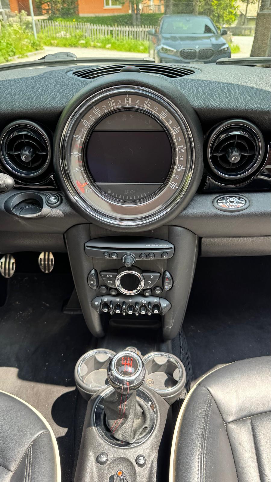 MINI Cooper John Cooper Works Cabriolet-image-4